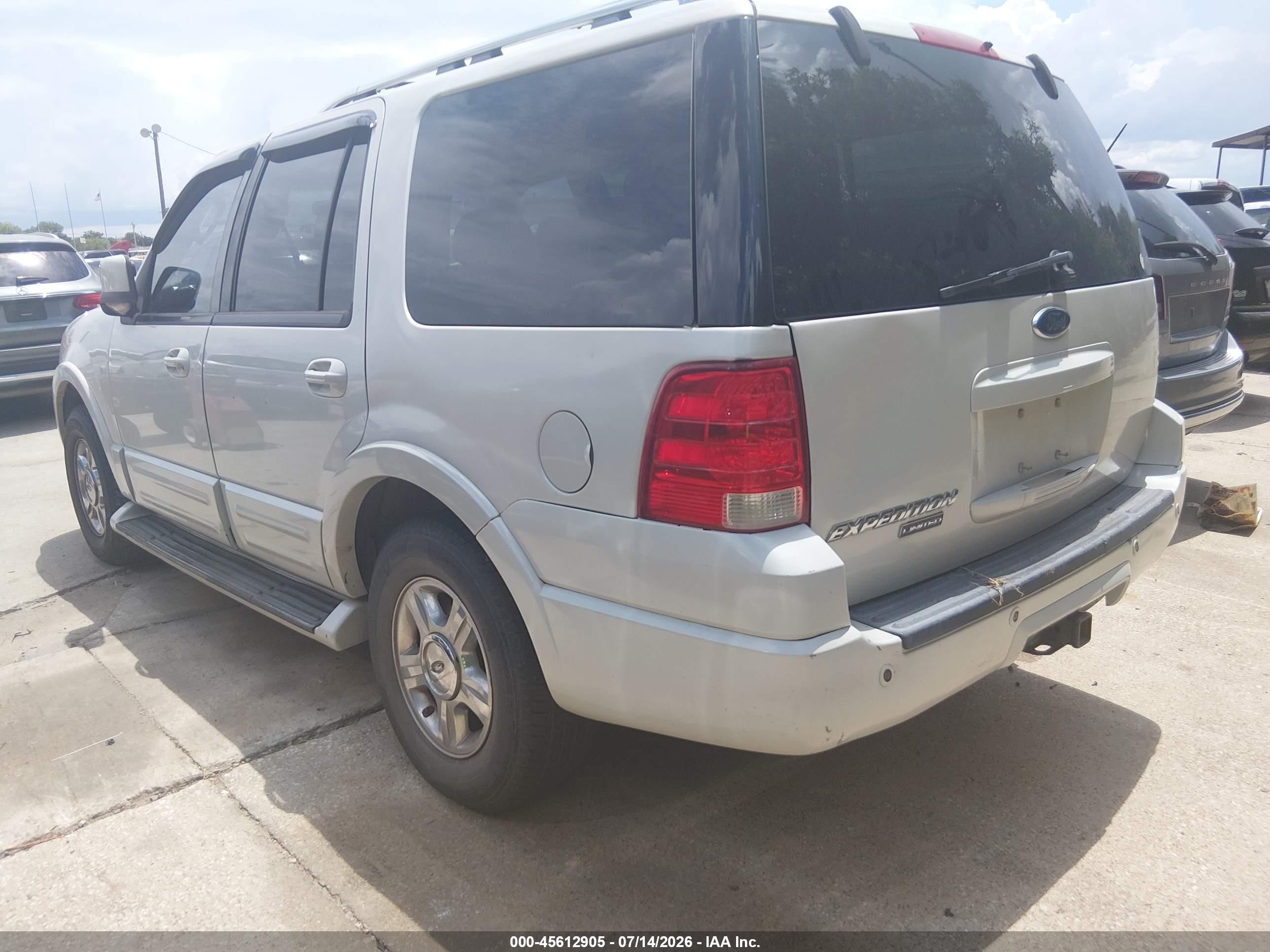 2005 Ford Expedition Limited Cream vin: 1FMFU19555LA76656
