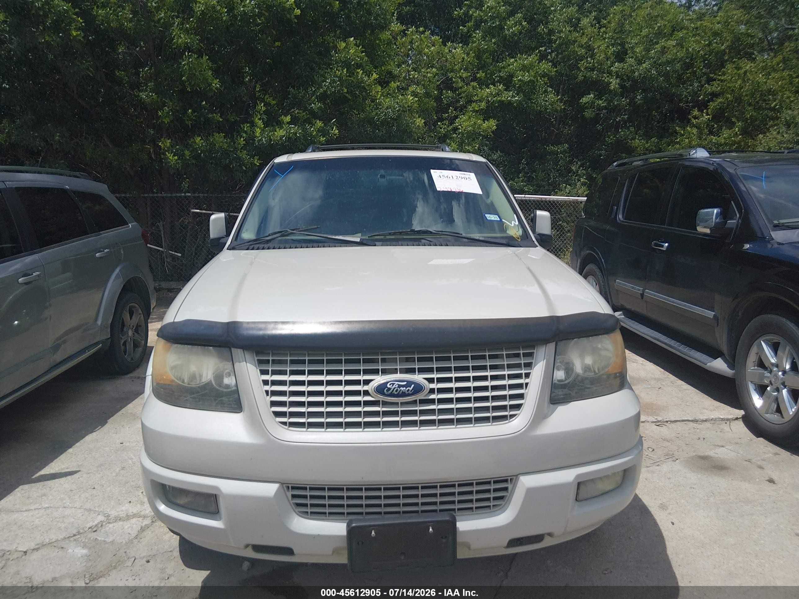 2005 Ford Expedition Limited Cream vin: 1FMFU19555LA76656