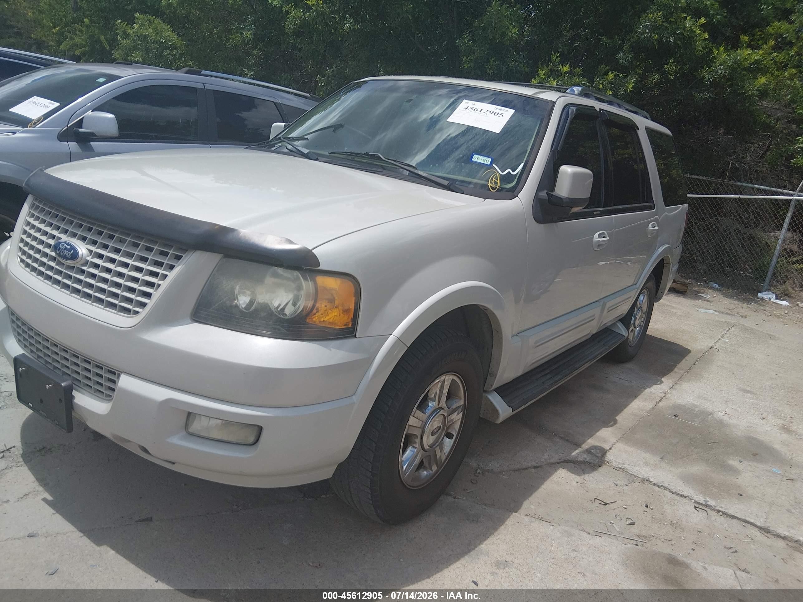 2005 Ford Expedition Limited Cream vin: 1FMFU19555LA76656