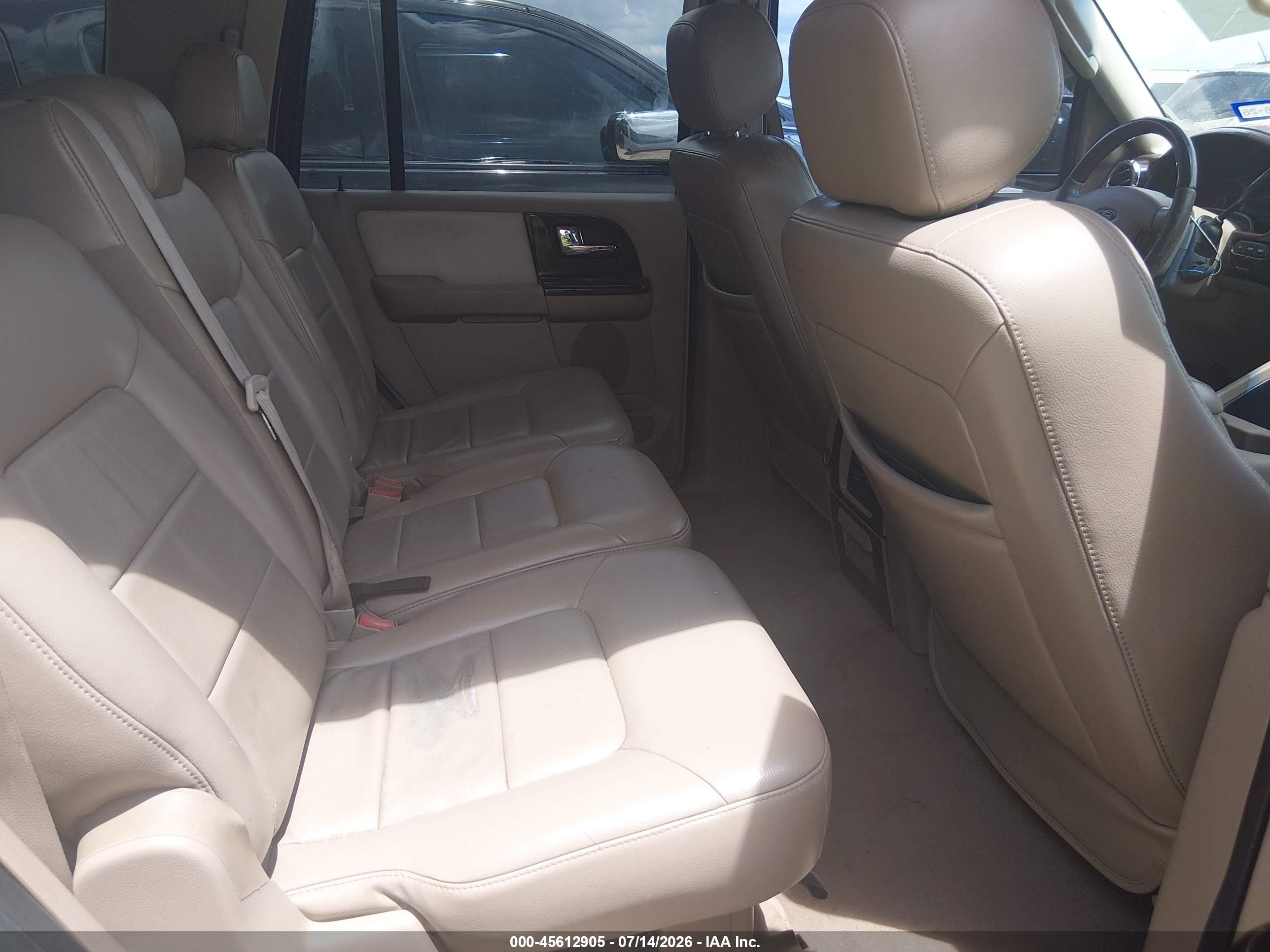 2005 Ford Expedition Limited Cream vin: 1FMFU19555LA76656