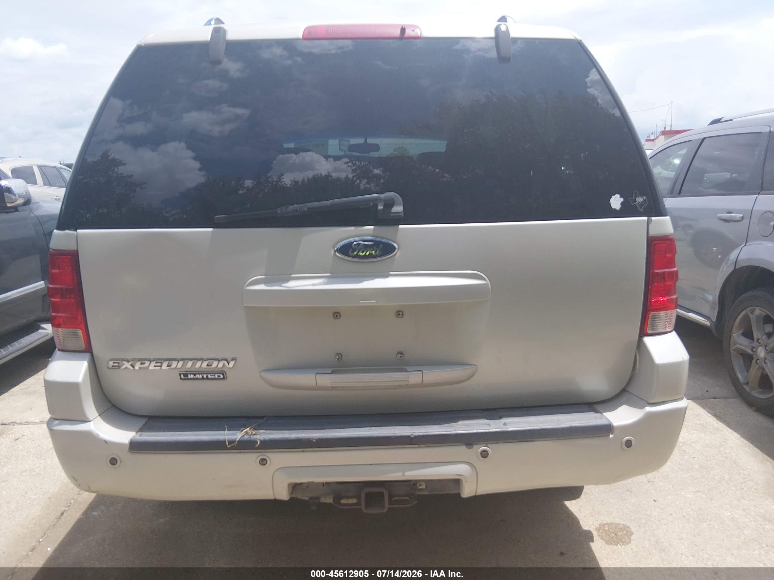 2005 Ford Expedition Limited Cream vin: 1FMFU19555LA76656