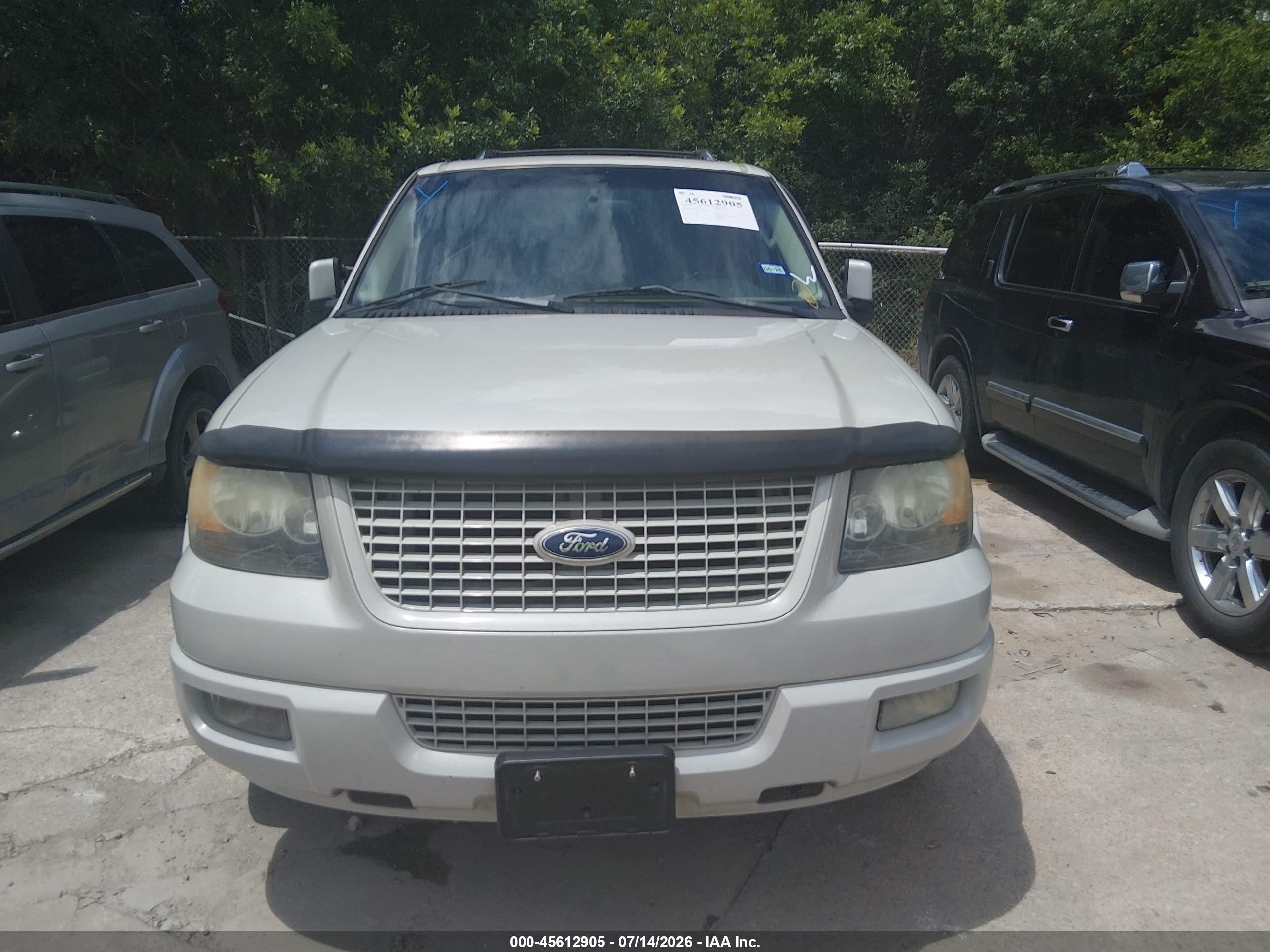2005 Ford Expedition Limited Cream vin: 1FMFU19555LA76656
