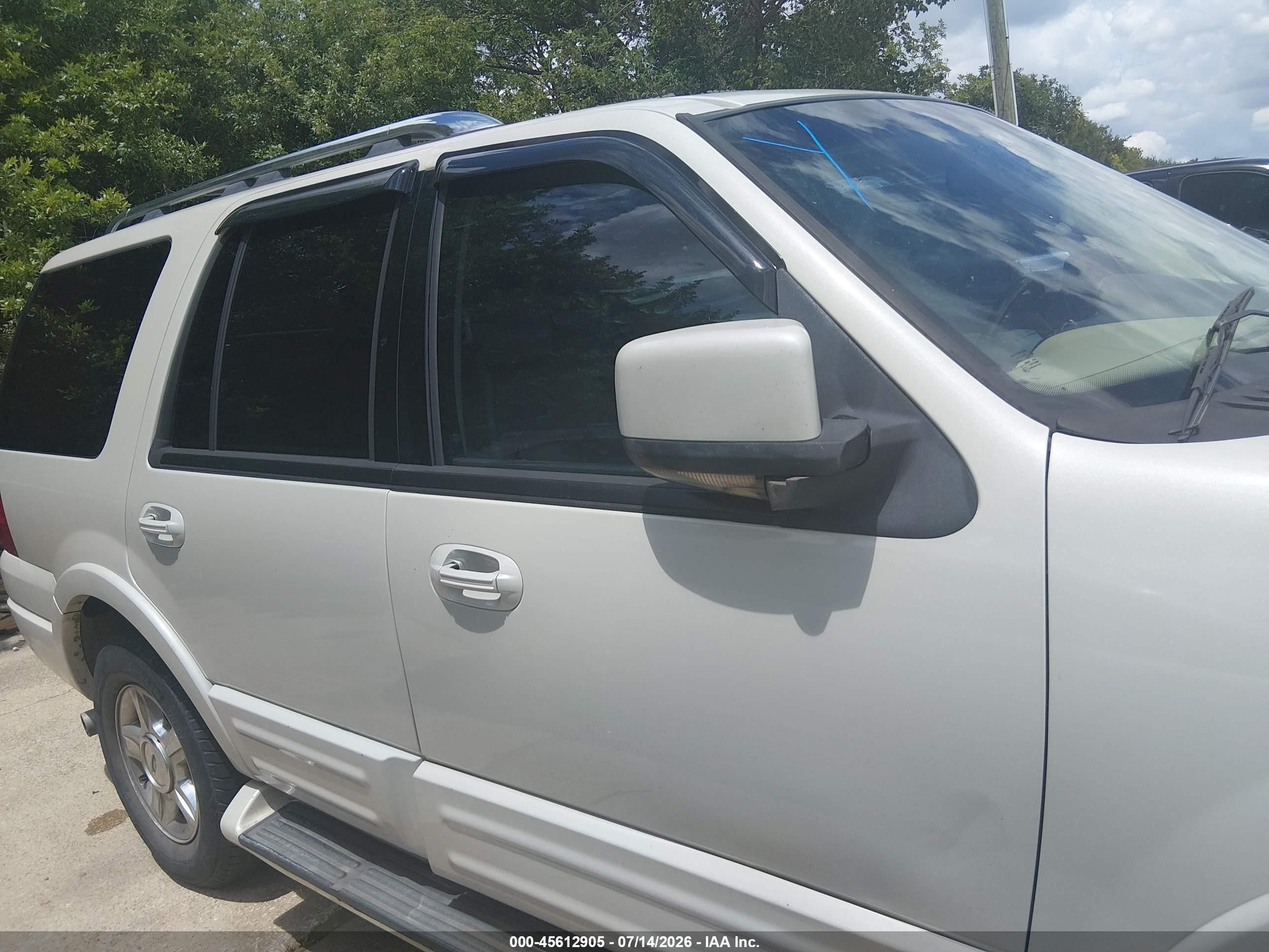2005 Ford Expedition Limited Cream vin: 1FMFU19555LA76656