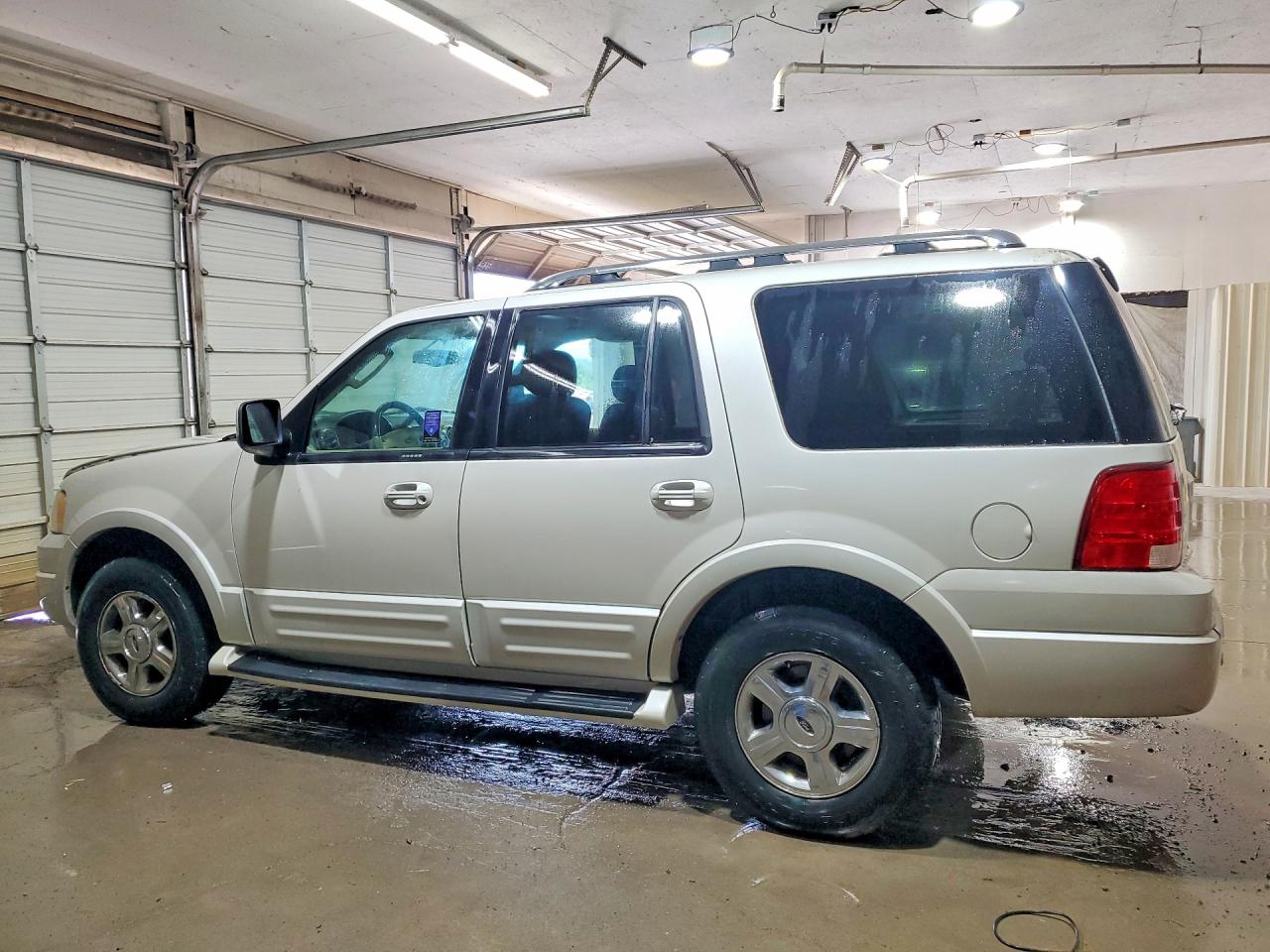 2005 Ford Expedition Limited White vin: 1FMFU19555LB09655