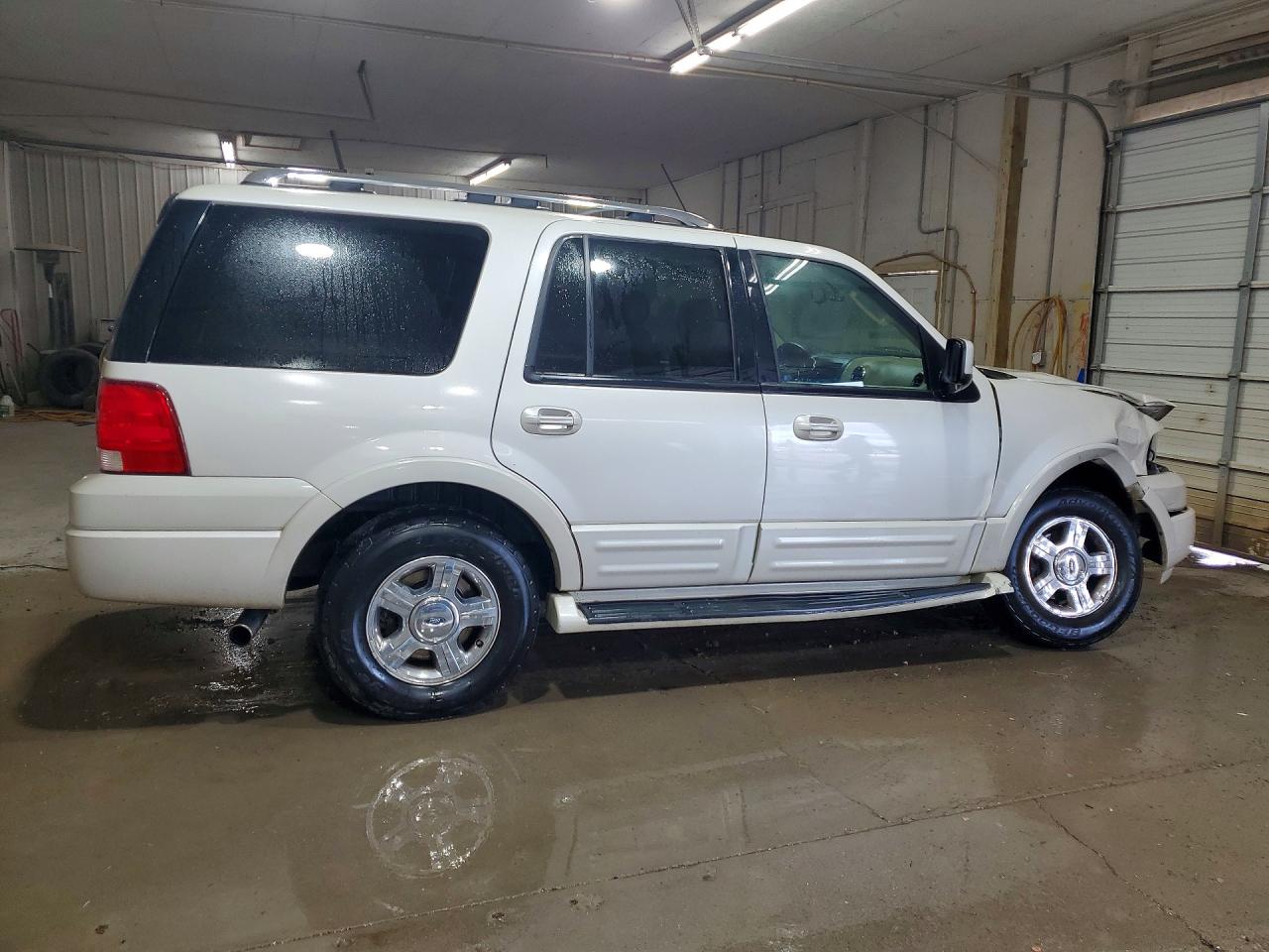 2005 Ford Expedition Limited White vin: 1FMFU19555LB09655