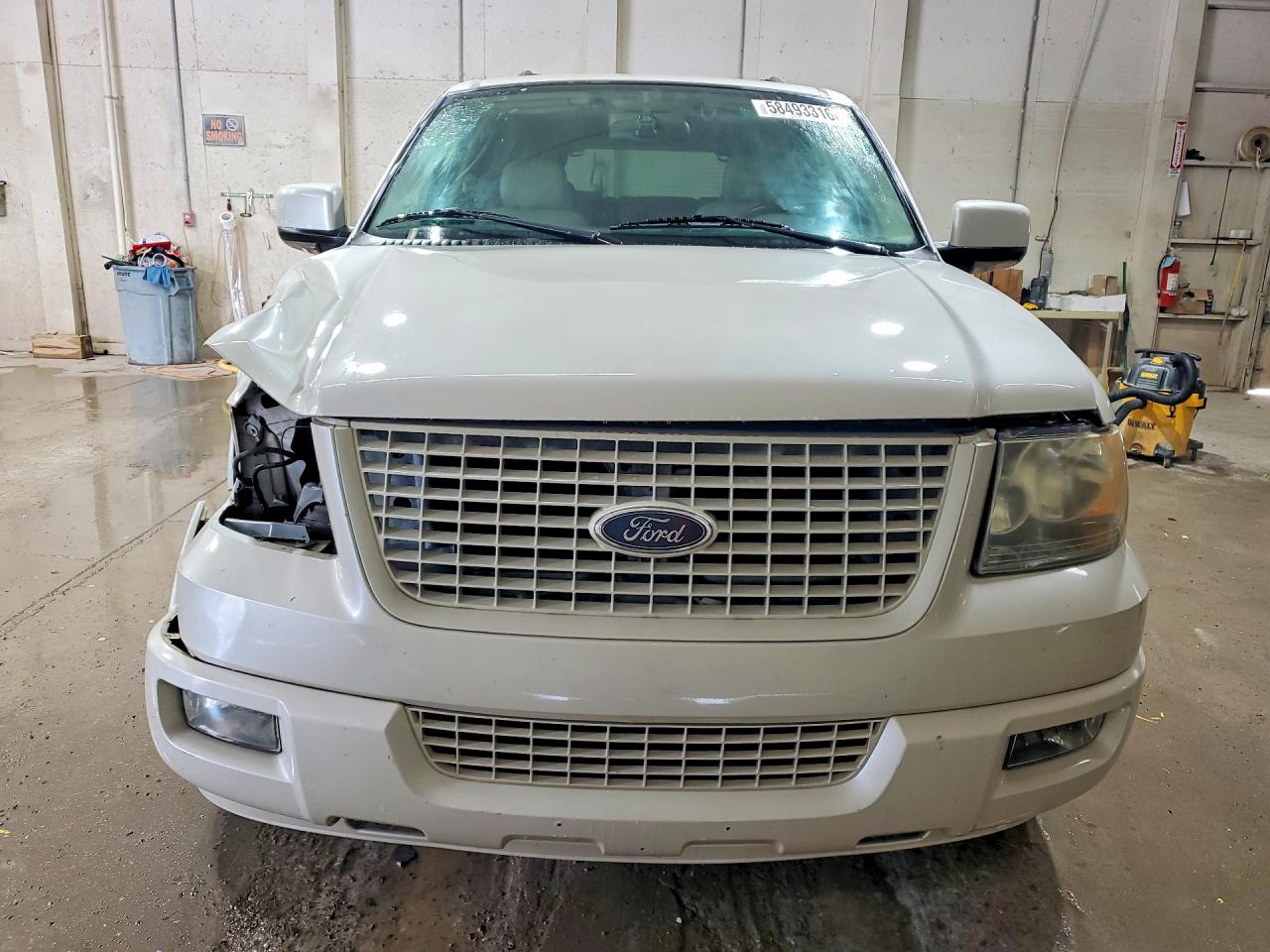 2005 Ford Expedition Limited White vin: 1FMFU19555LB09655