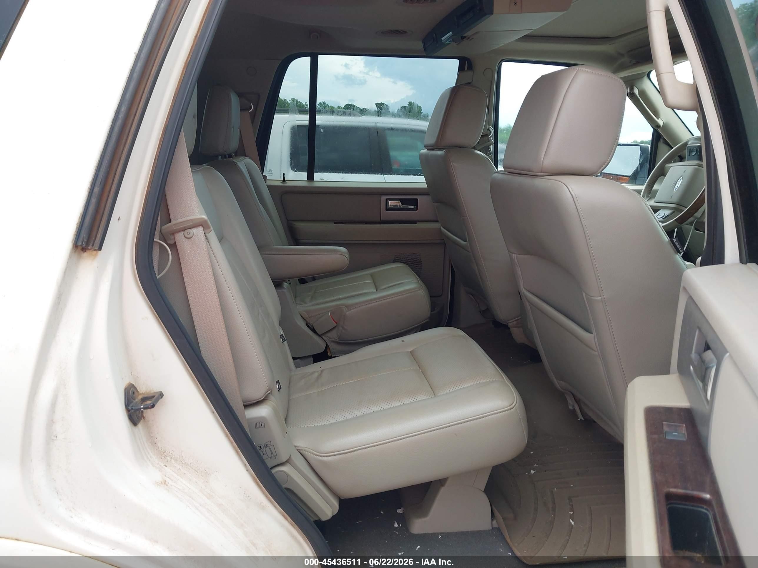 2008 Ford Expedition Limited White vin: 1FMFU19558LA06207