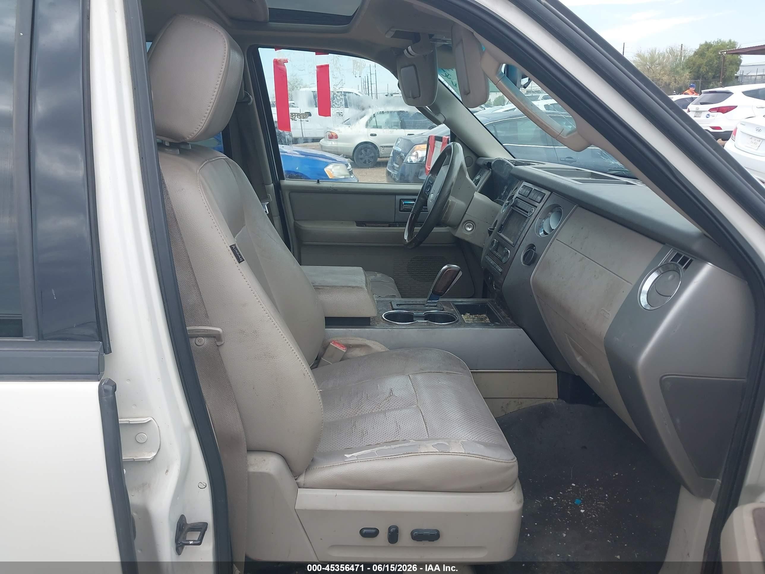 2008 Ford Expedition Limited Cream vin: 1FMFU19558LA25680
