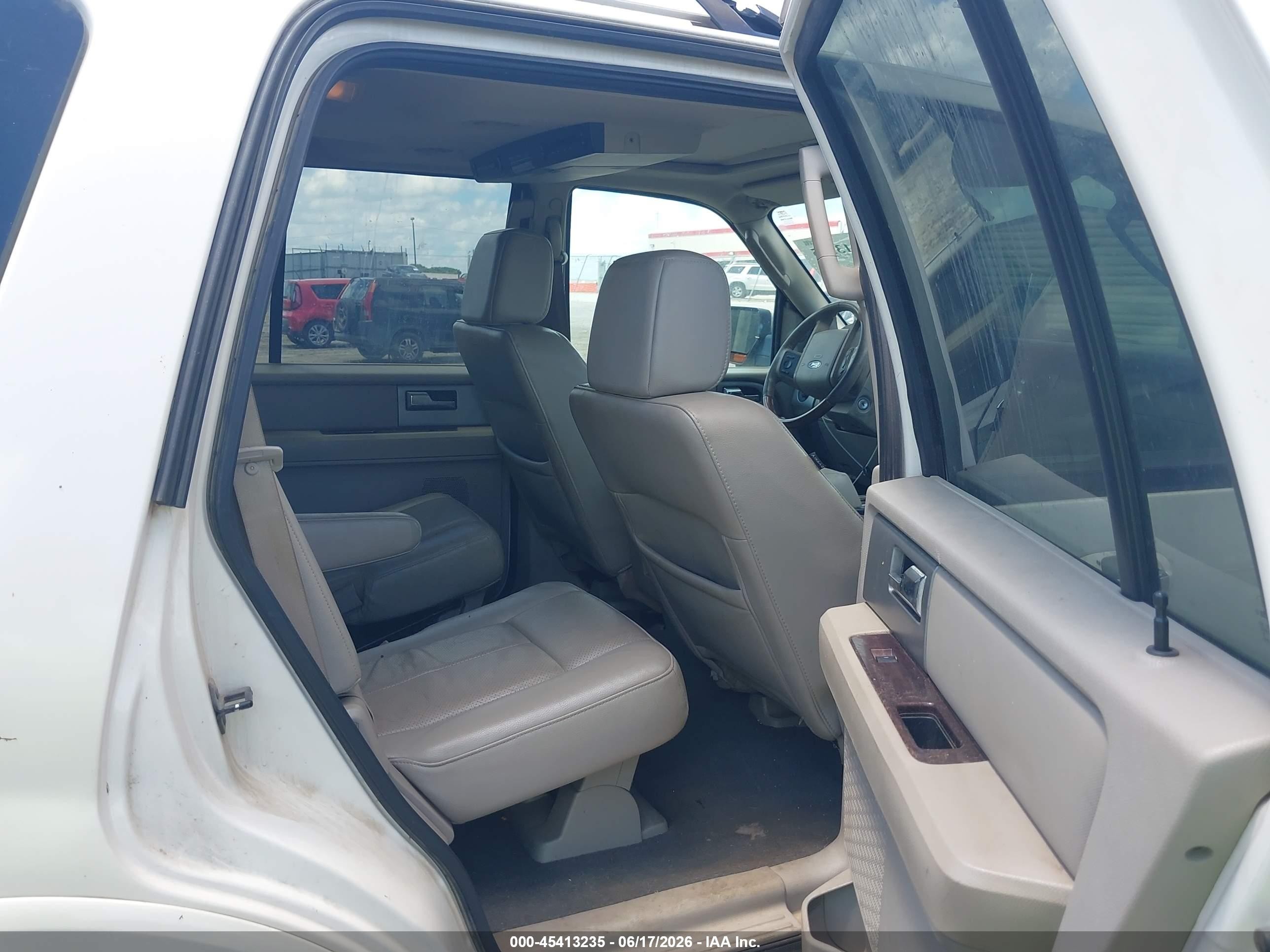 2008 Ford Expedition Limited Cream vin: 1FMFU19568LA00366