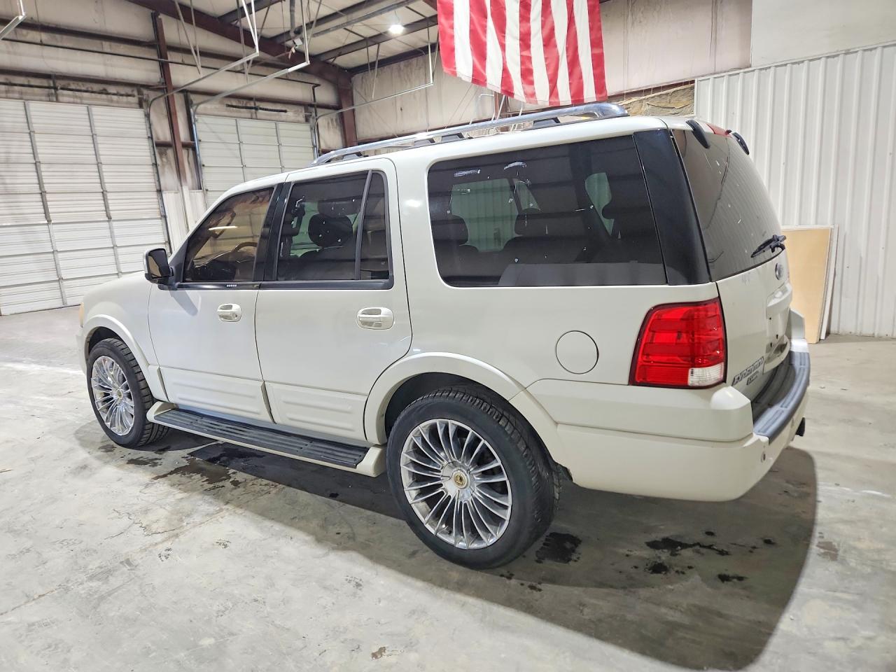 2005 Ford Expedition Limited White vin: 1FMFU20525LA70090