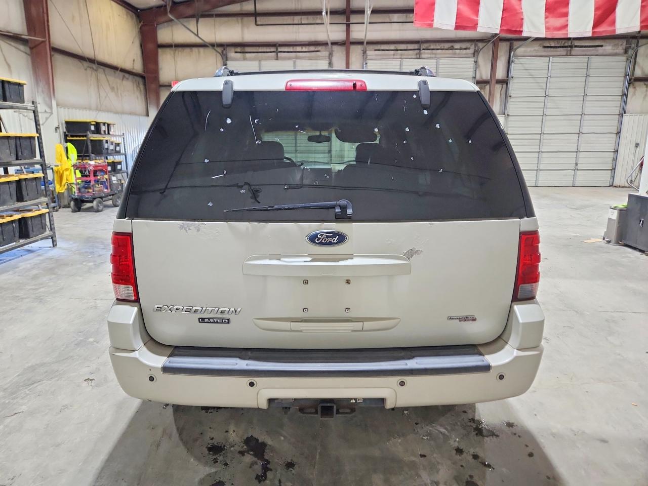 2005 Ford Expedition Limited White vin: 1FMFU20525LA70090