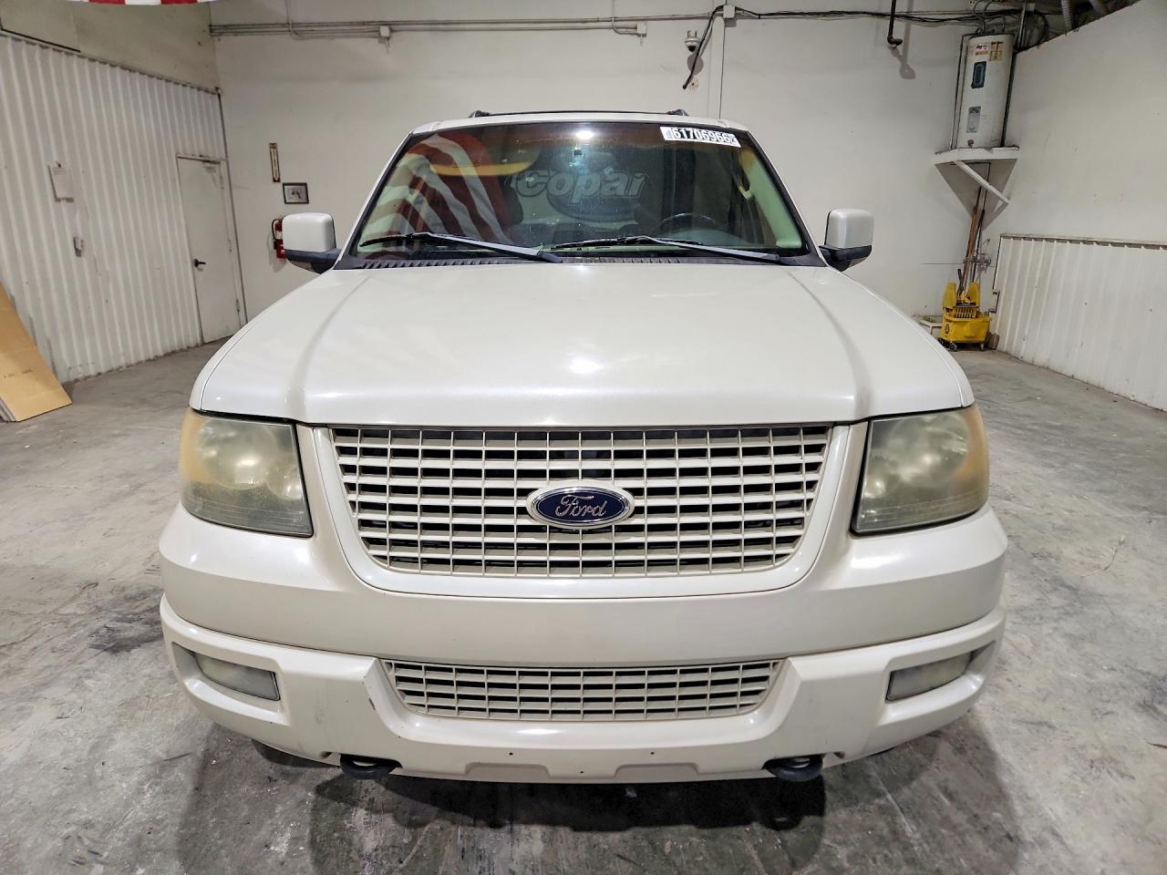 2005 Ford Expedition Limited White vin: 1FMFU20525LA70090