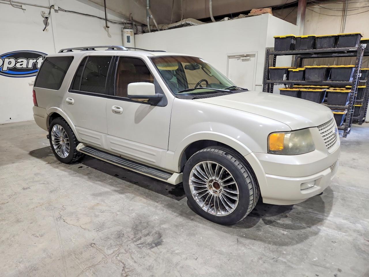 2005 Ford Expedition Limited White vin: 1FMFU20525LA70090