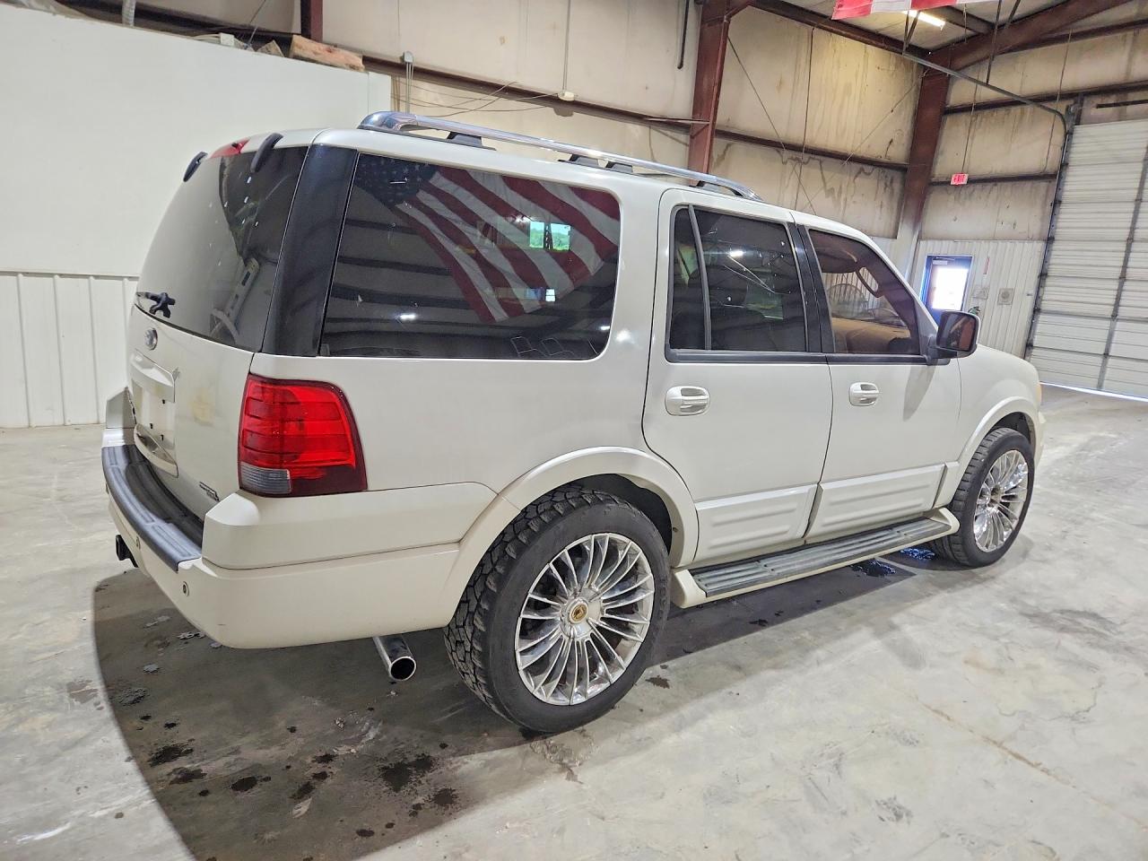 2005 Ford Expedition Limited White vin: 1FMFU20525LA70090