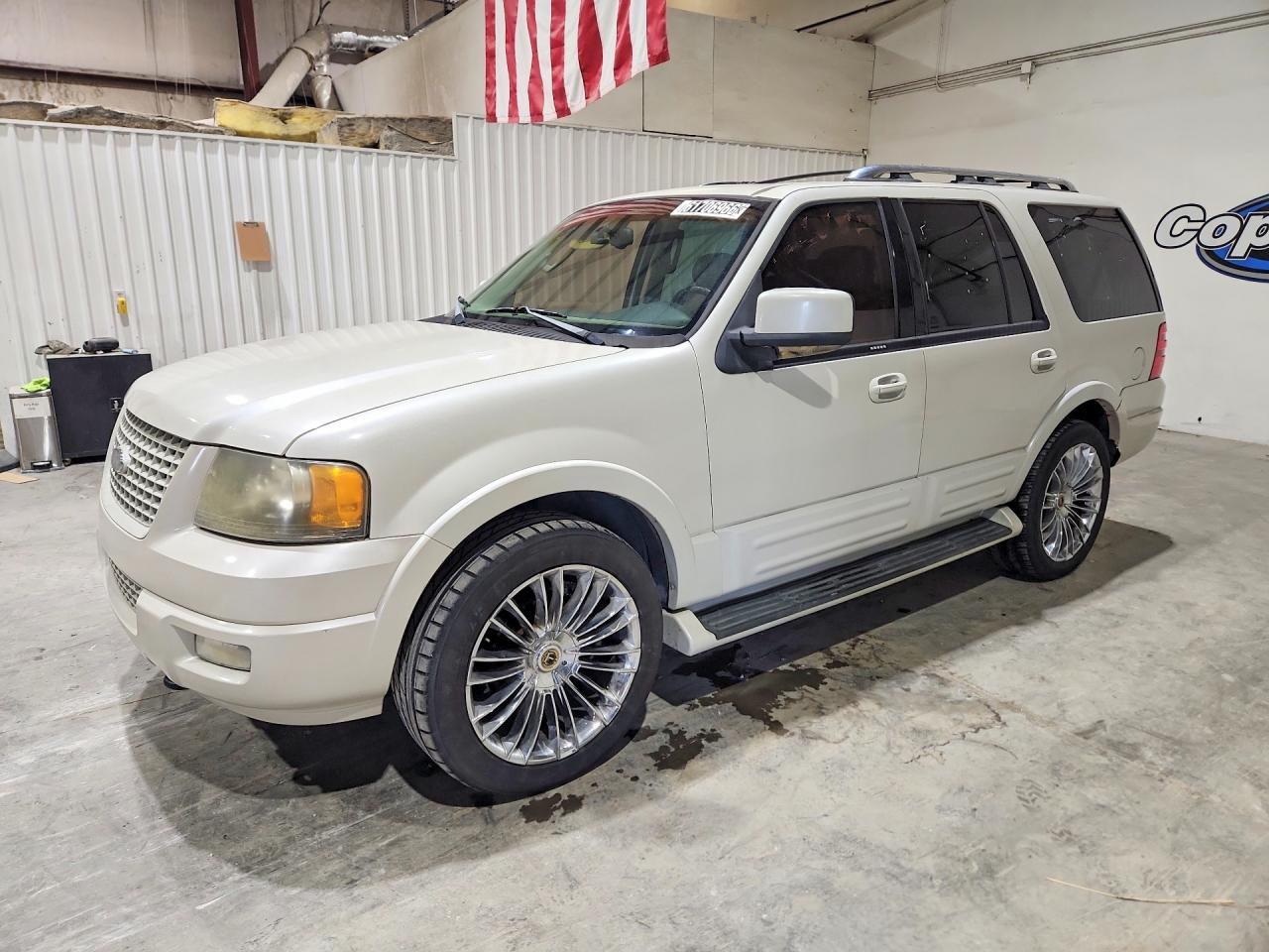 2005 Ford Expedition Limited White vin: 1FMFU20525LA70090