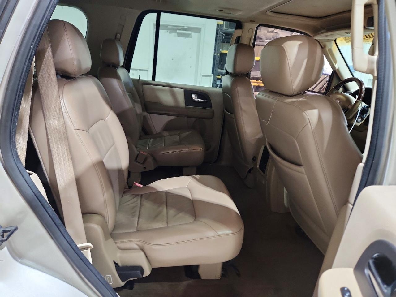 2005 Ford Expedition Limited White vin: 1FMFU20525LA70090