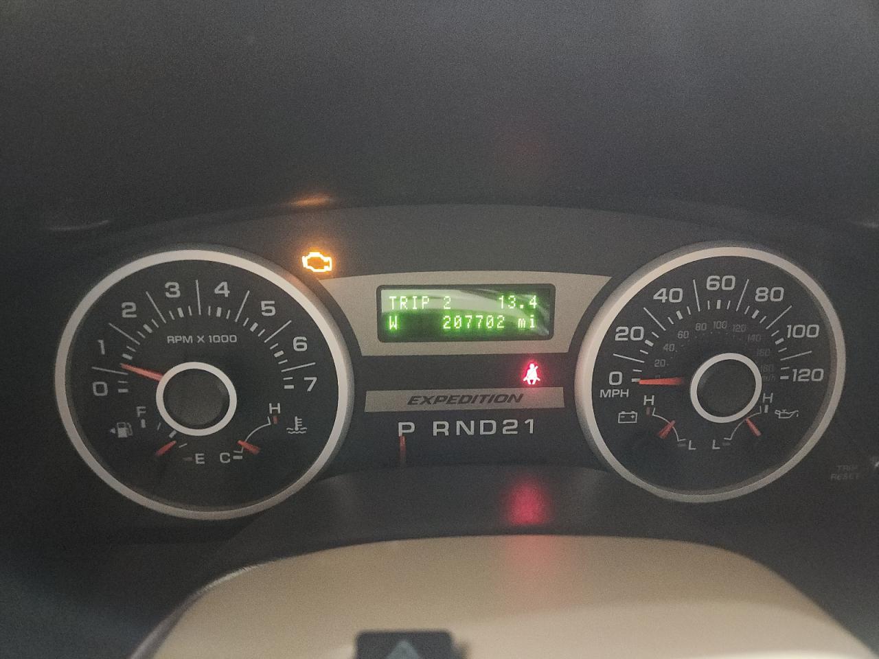 2005 Ford Expedition Limited White vin: 1FMFU20525LA70090 Damage: Warning Light - Engine, On, Unacceptable