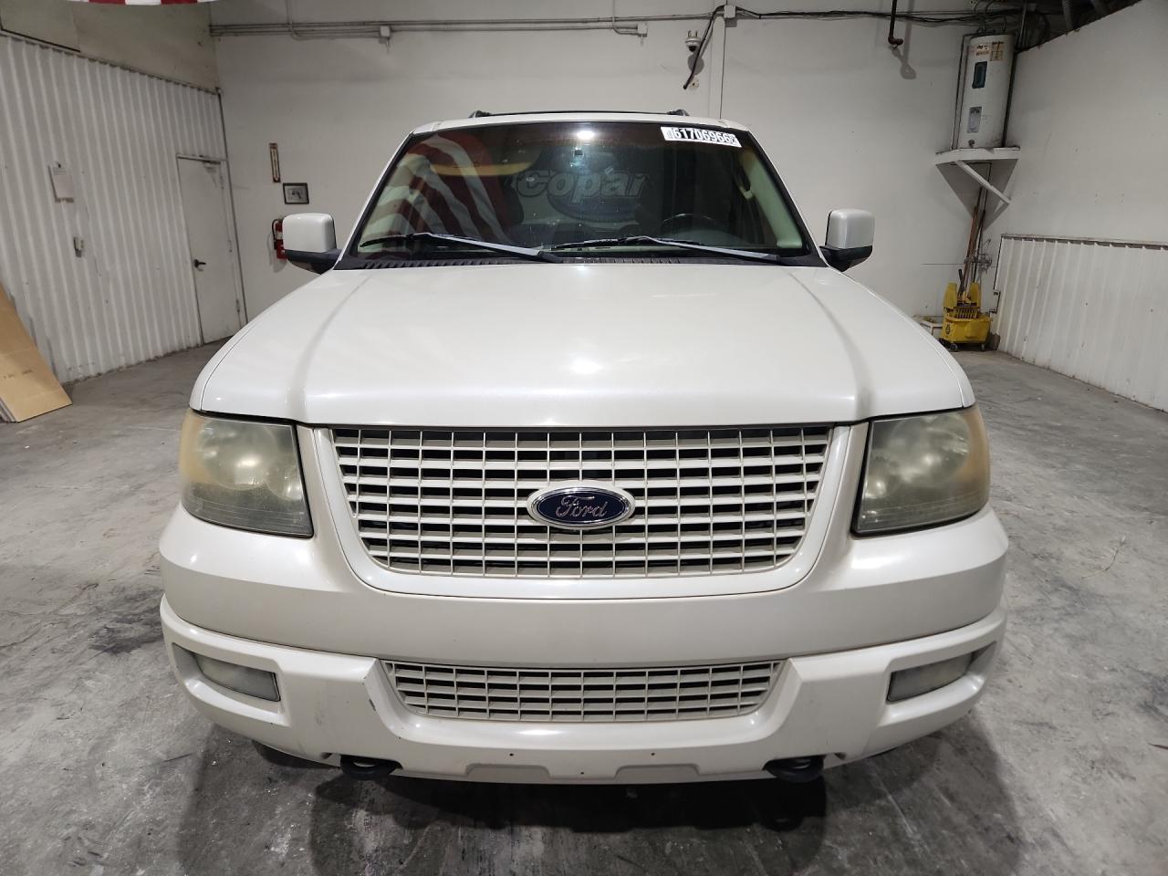 2005 Ford Expedition Limited White vin: 1FMFU20525LA70090 Damage: Front Bumper, Heavy Scratch, 1/2 To 1 Inch
