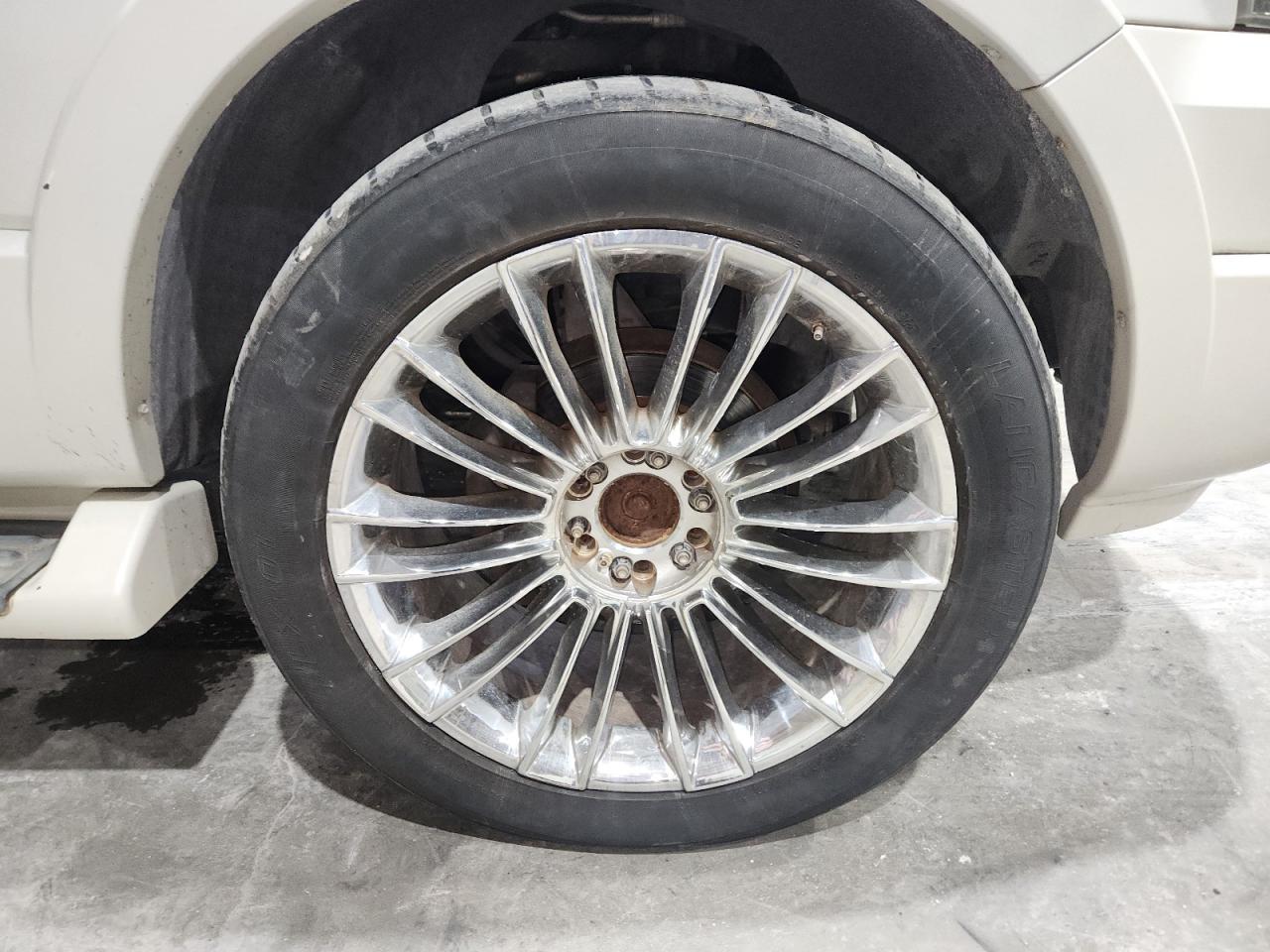 2005 Ford Expedition Limited White vin: 1FMFU20525LA70090 Damage: Right Front Center Cap, Missing, Replacement Required