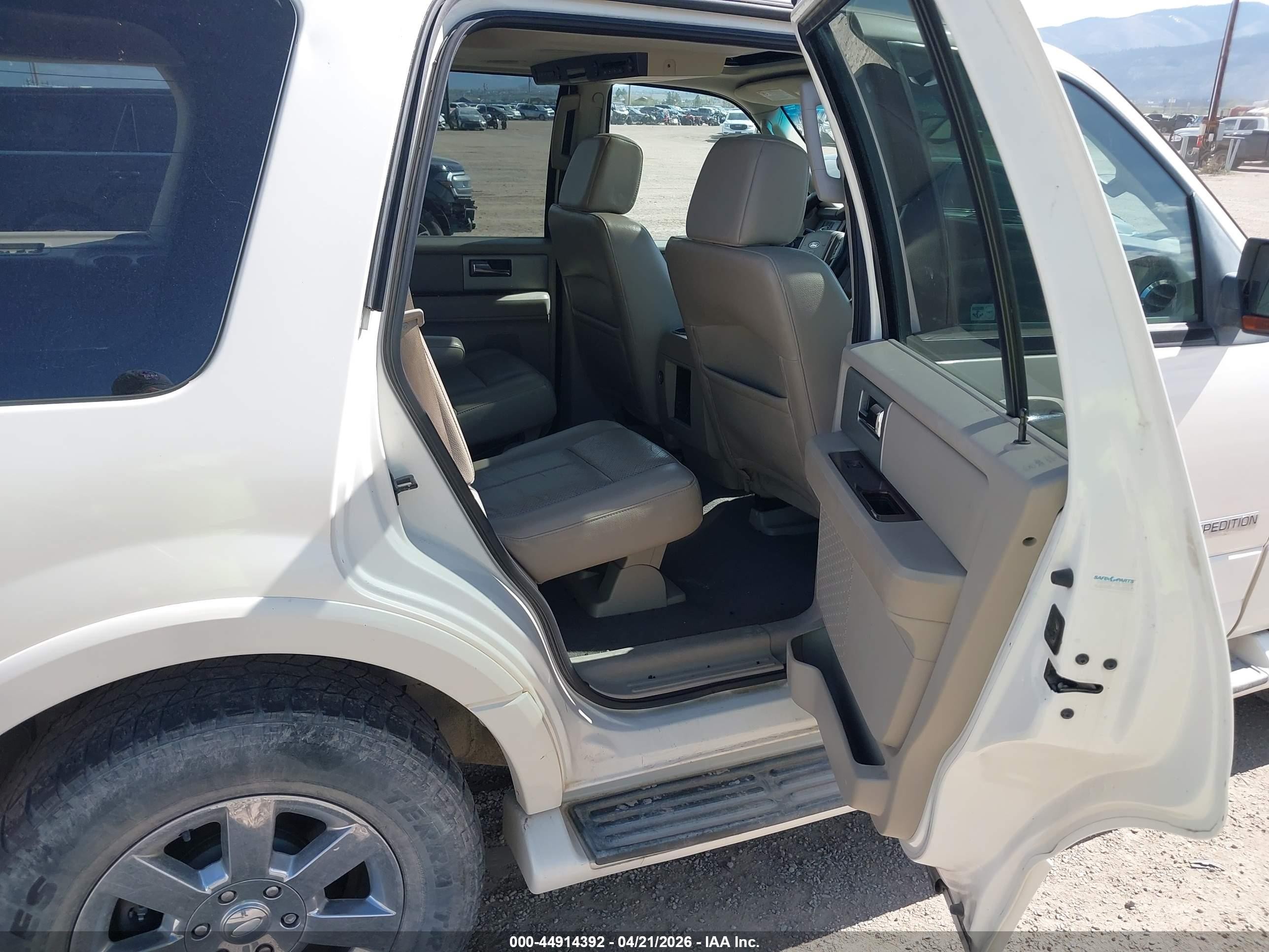 2008 Ford Expedition Limited White vin: 1FMFU20528LA20925