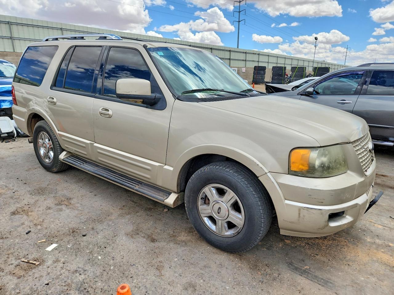 2005 Ford Expedition Limited Gold vin: 1FMFU20535LA58675