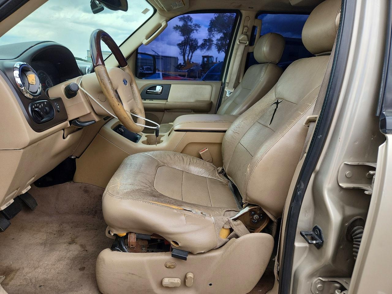 2005 Ford Expedition Limited Gold vin: 1FMFU20535LA58675
