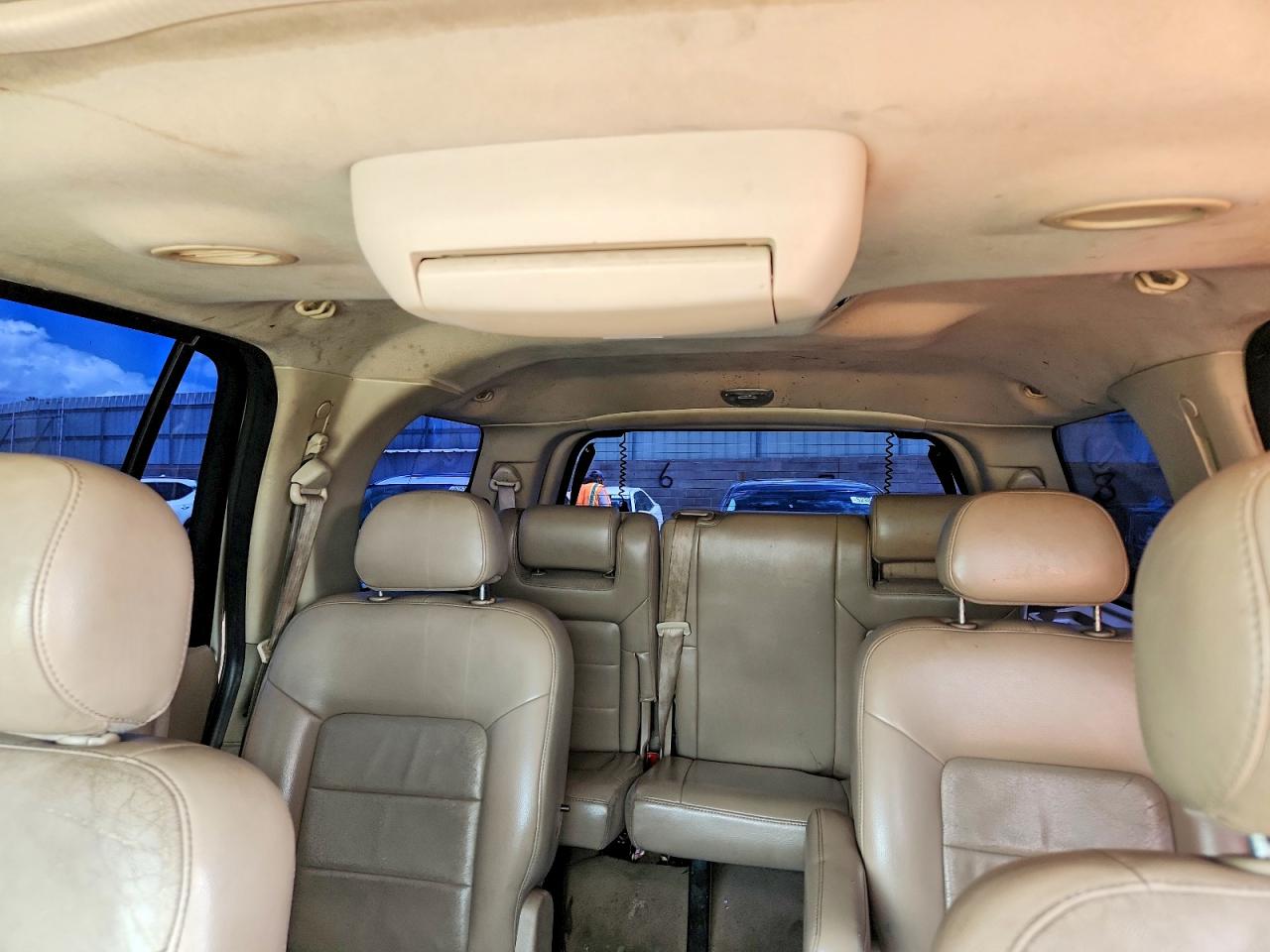 2005 Ford Expedition Limited Gold vin: 1FMFU20535LA58675