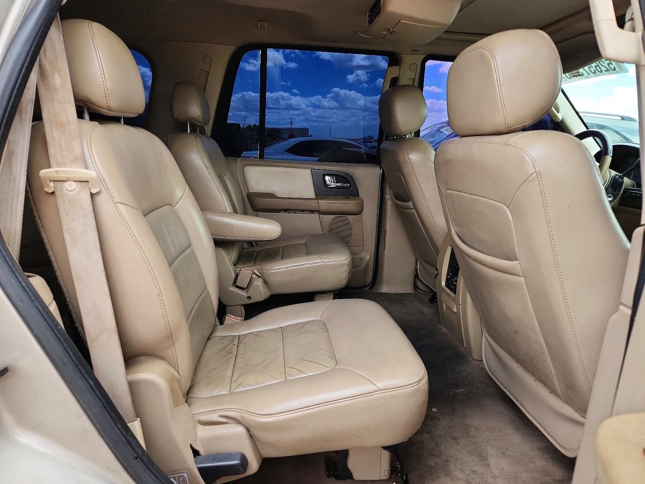 2005 Ford Expedition Limited Gold vin: 1FMFU20535LA58675