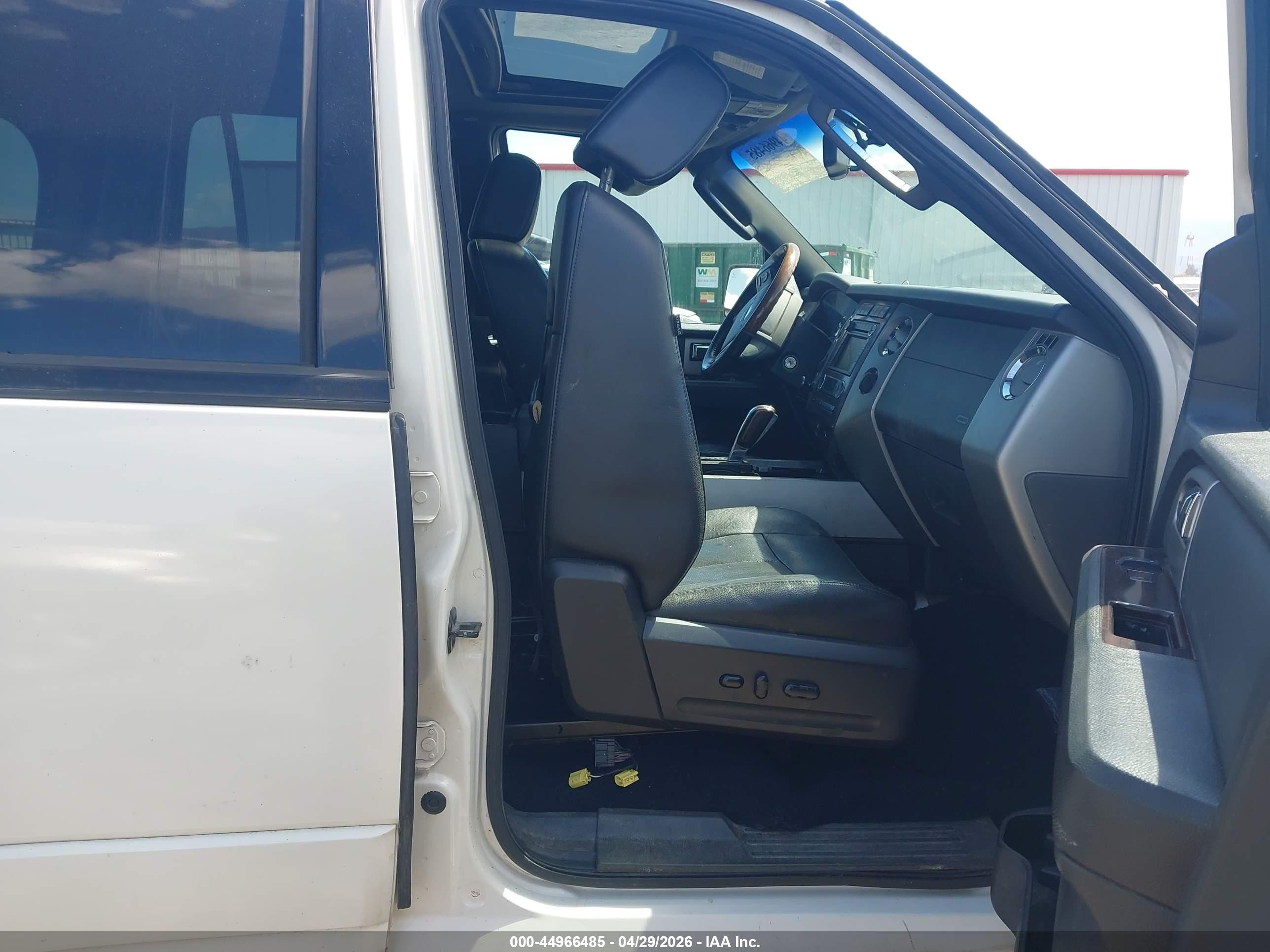 2008 Ford Expedition Limited Cream vin: 1FMFU20558LA60075
