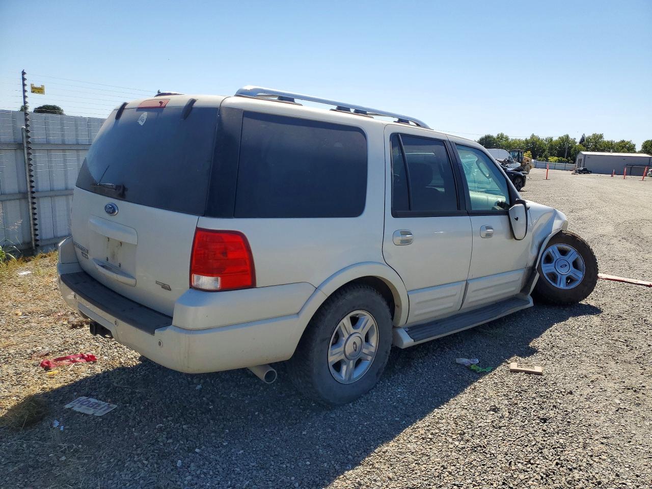 2005 Ford Expedition Limited Золотой vin: 1FMFU20565LA06778