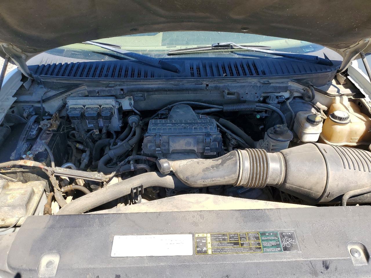 2005 Ford Expedition Limited Золотой vin: 1FMFU20565LA06778