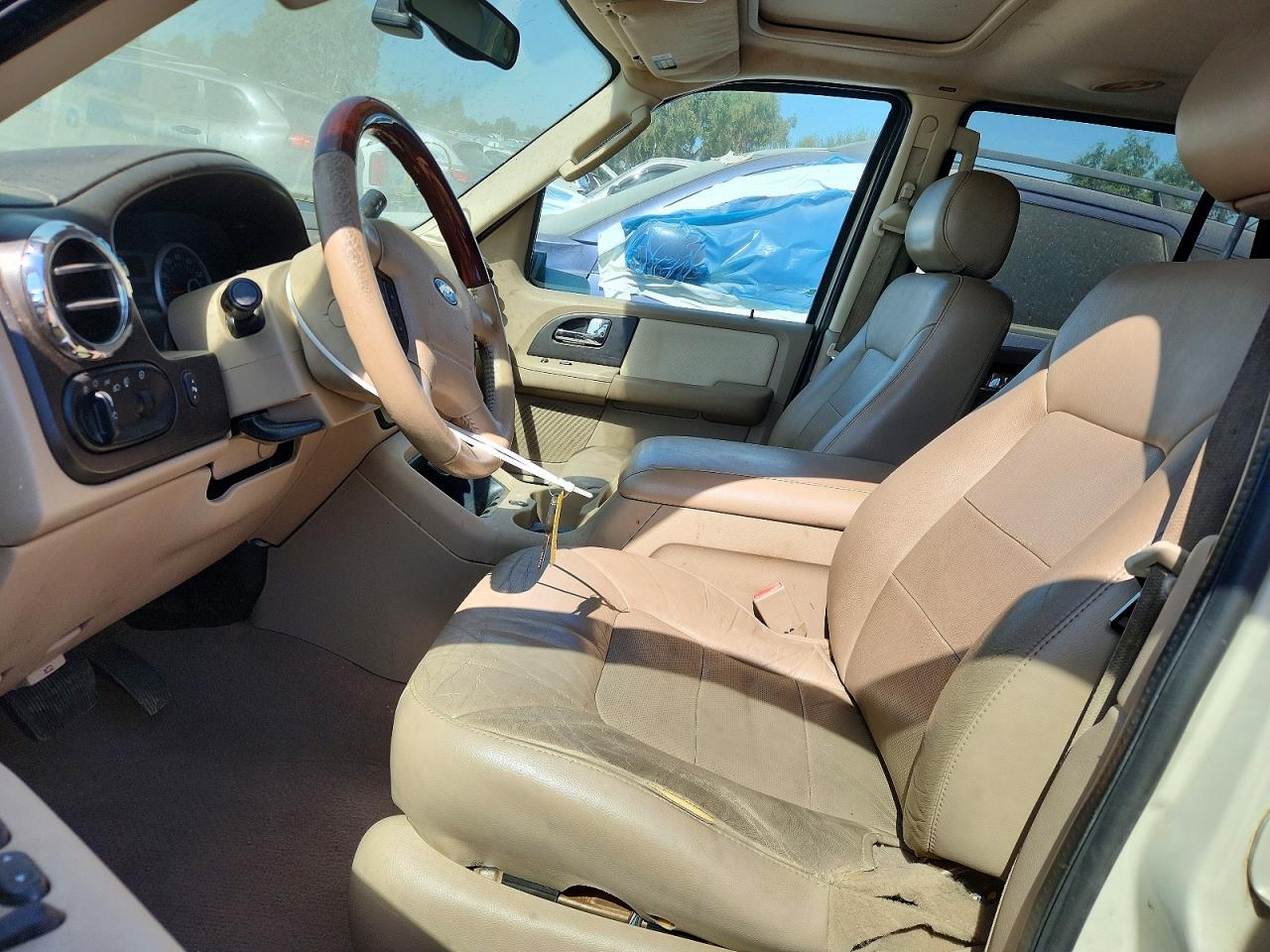 2005 Ford Expedition Limited Золотой vin: 1FMFU20565LA06778