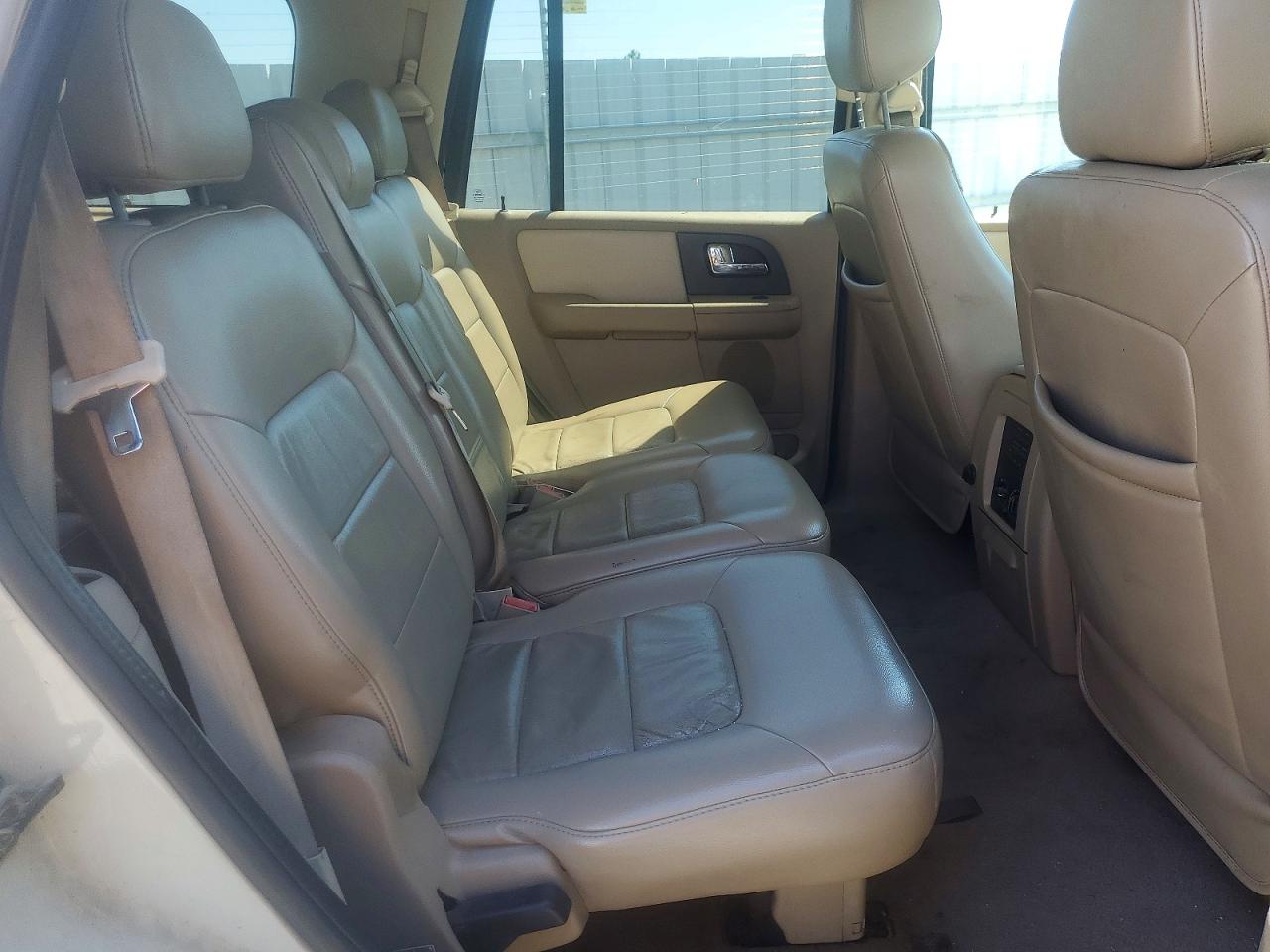 2005 Ford Expedition Limited Золотой vin: 1FMFU20565LA06778
