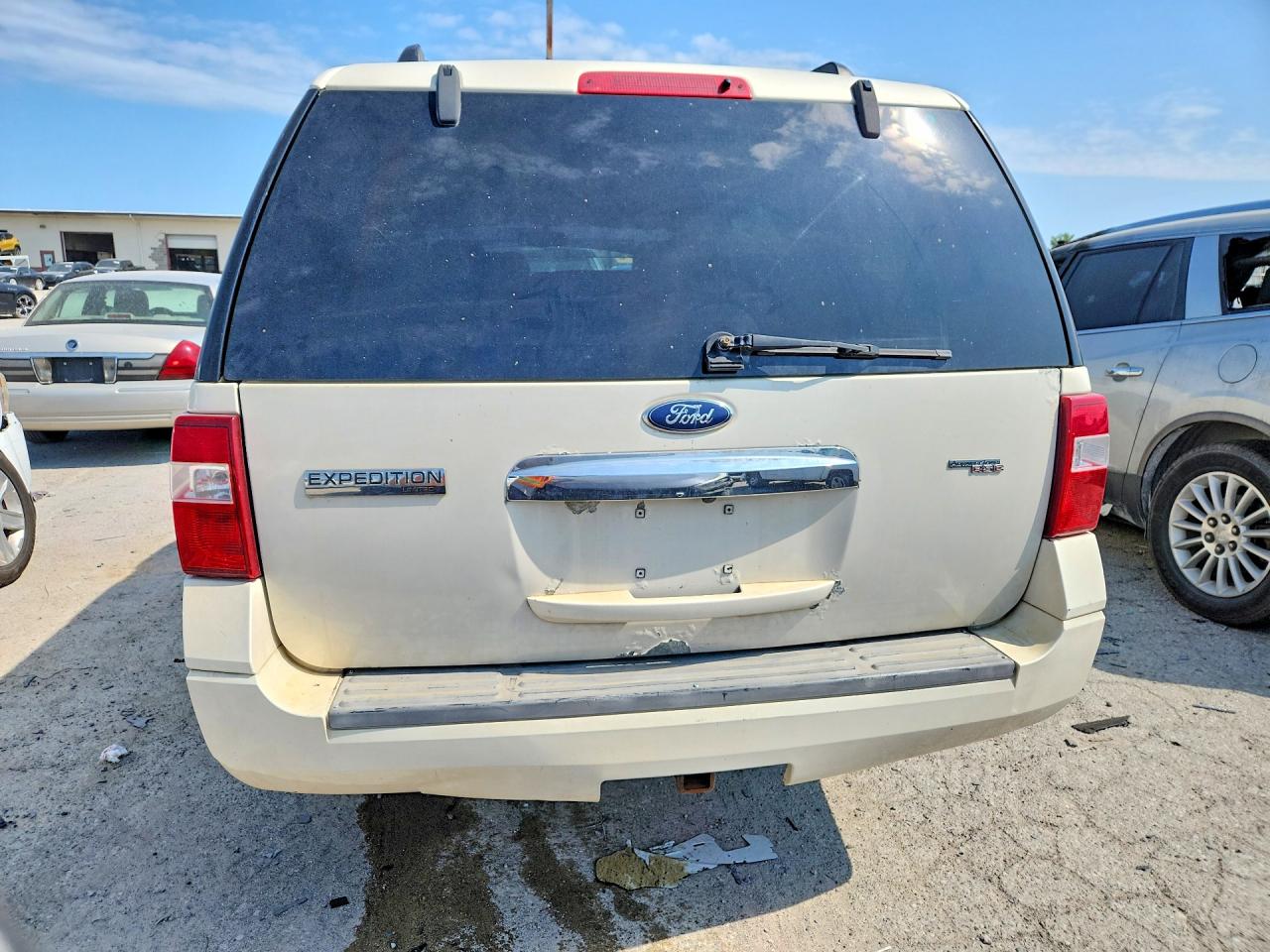 2008 Ford Expedition Limited Cream vin: 1FMFU20568LA11127