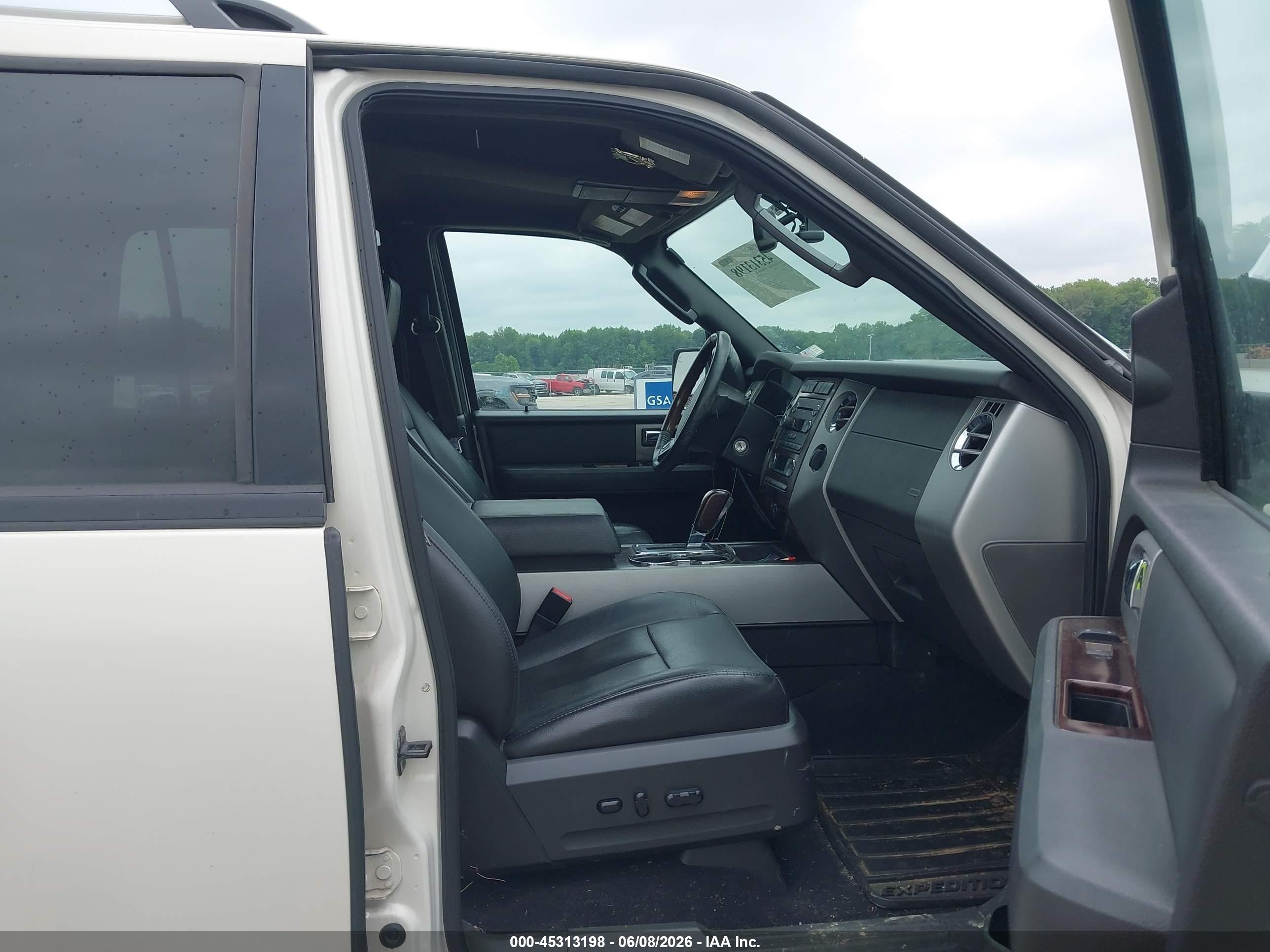 2008 Ford Expedition Limited Белый vin: 1FMFU20568LA12455