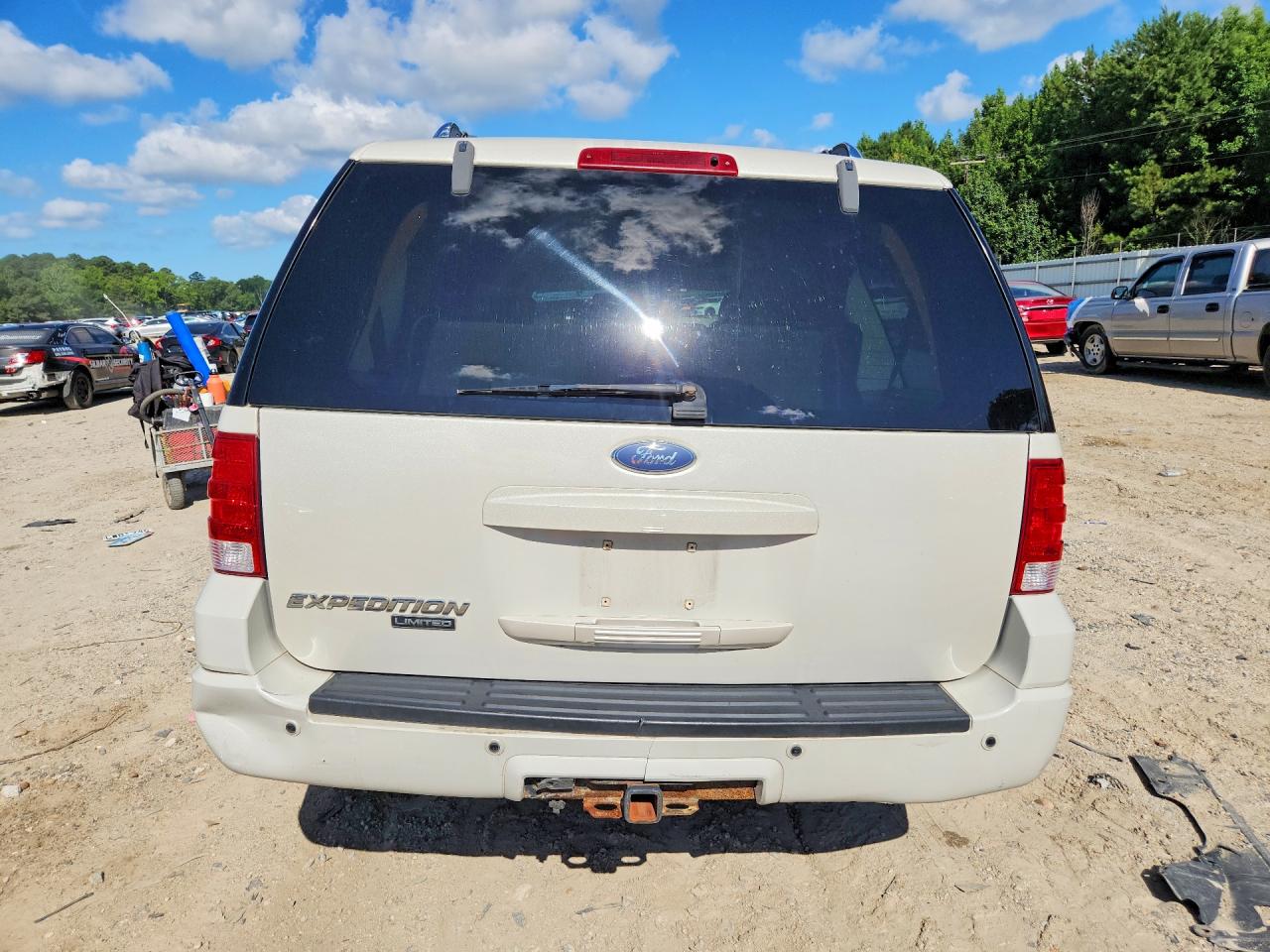 2005 Ford Expedition Limited White vin: 1FMFU20595LB07619