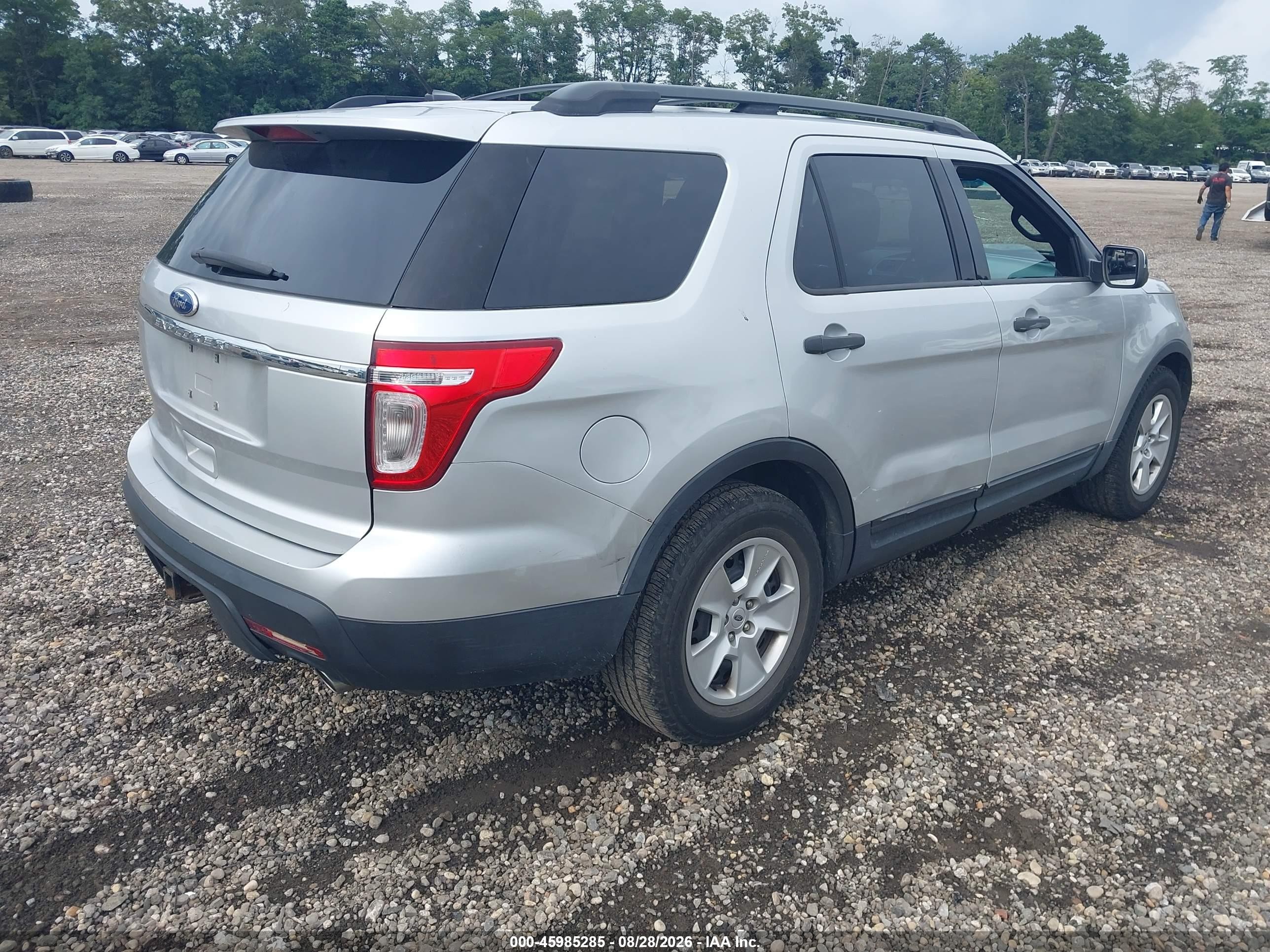 2011 Ford Explorer   Silver vin: 1FMHK7B80BGA58818