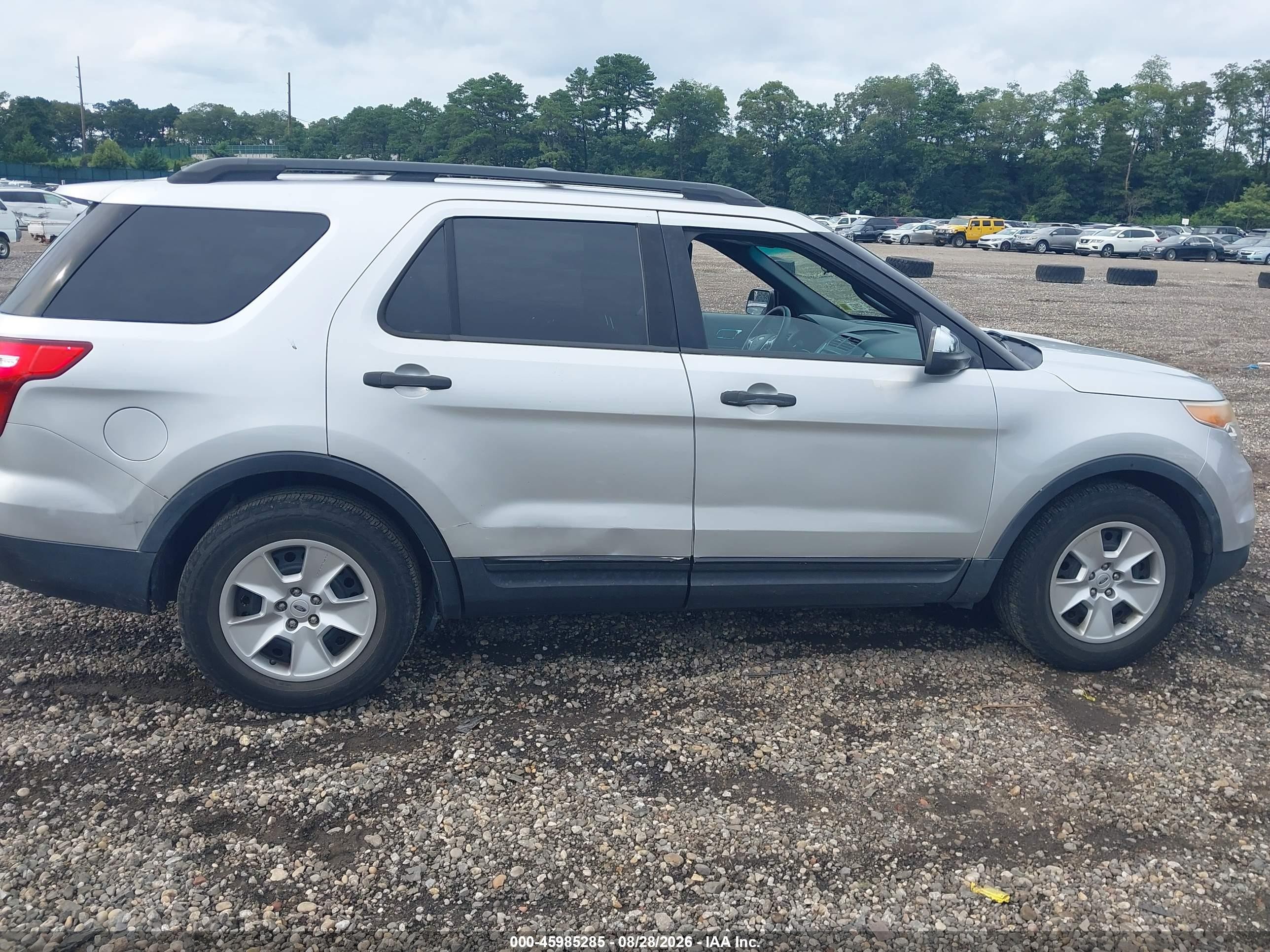 2011 Ford Explorer   Silver vin: 1FMHK7B80BGA58818