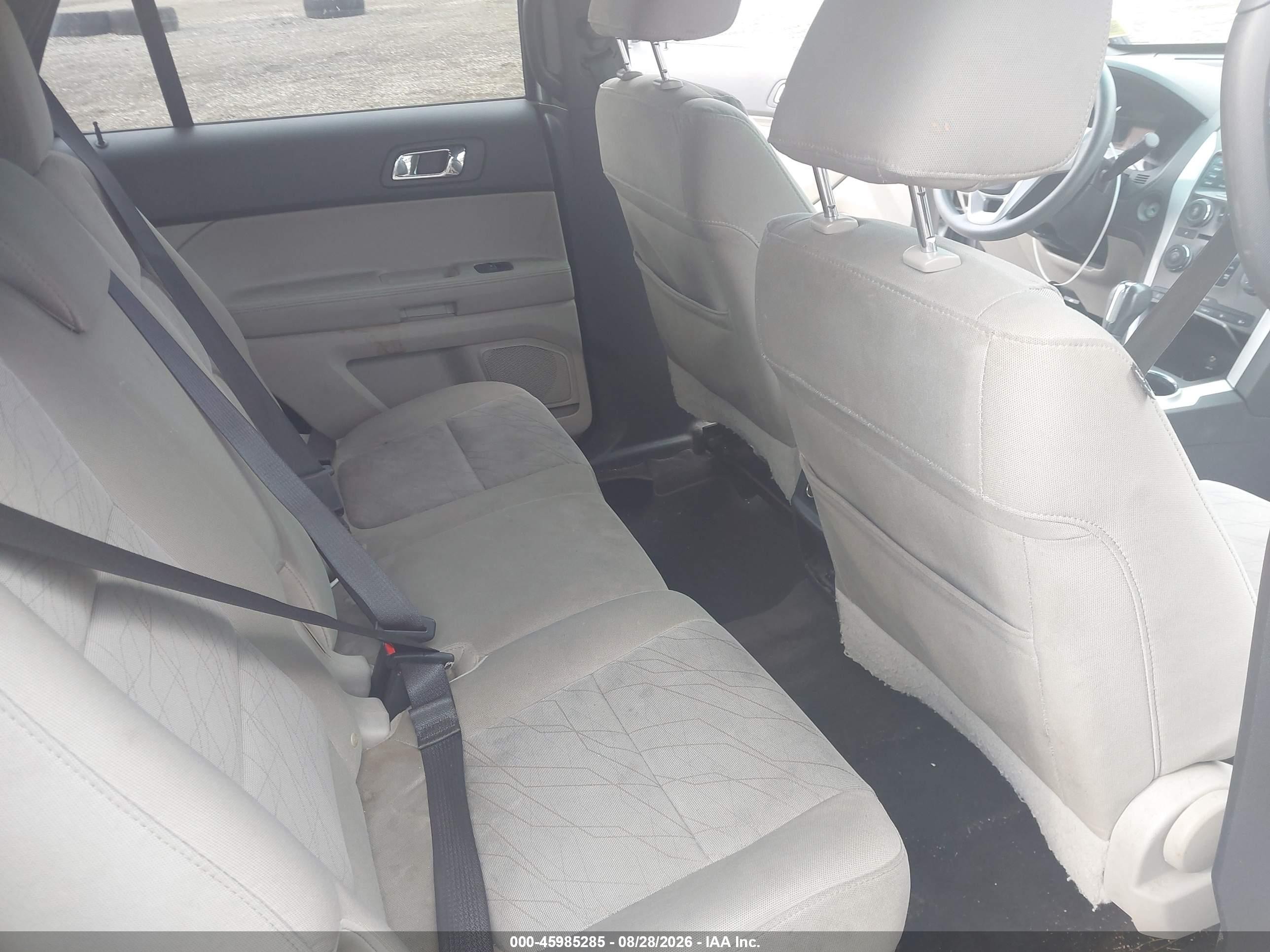 2011 Ford Explorer   Silver vin: 1FMHK7B80BGA58818