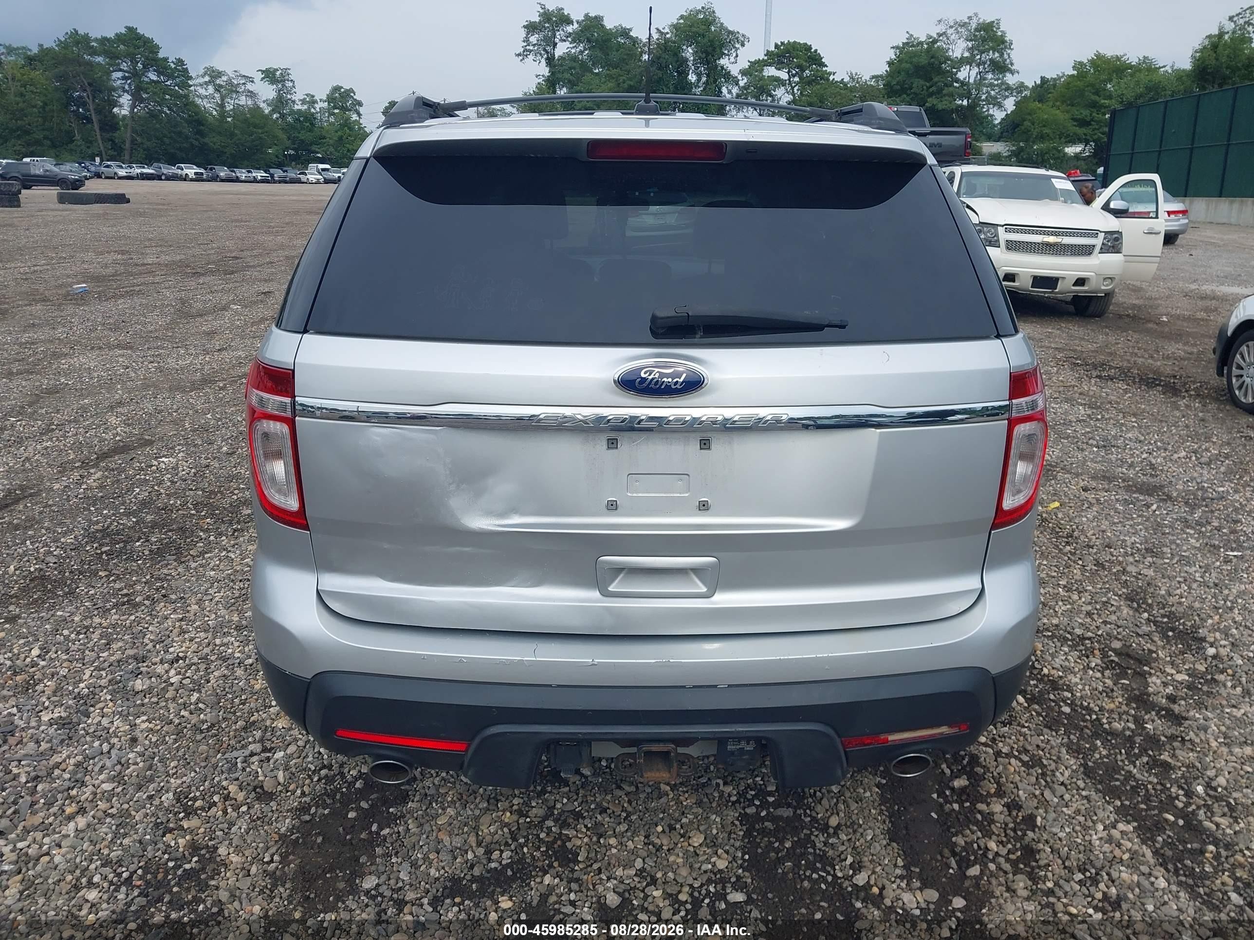 2011 Ford Explorer   Silver vin: 1FMHK7B80BGA58818