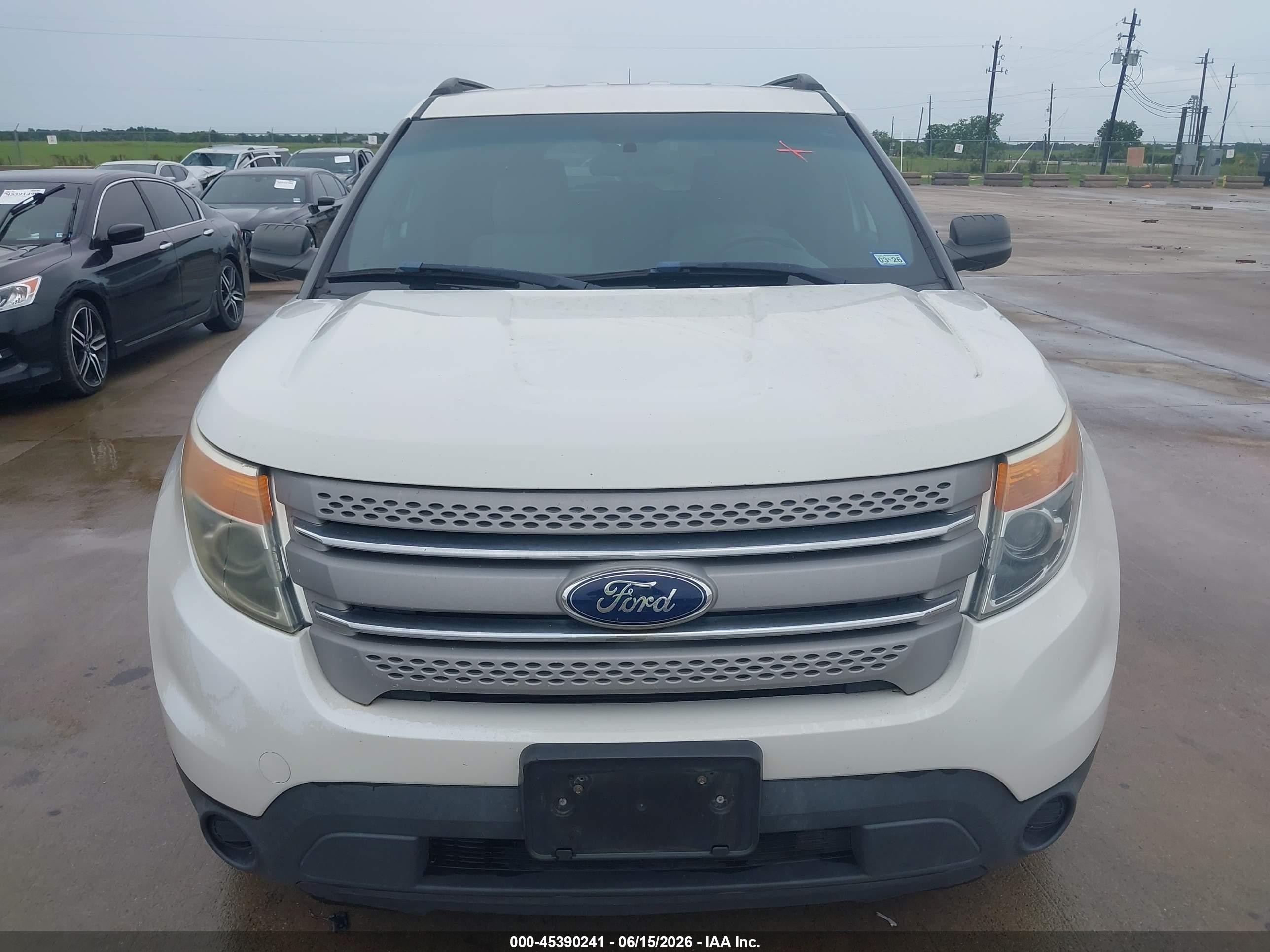 2012 Ford Explorer   White vin: 1FMHK7B80CGA65169
