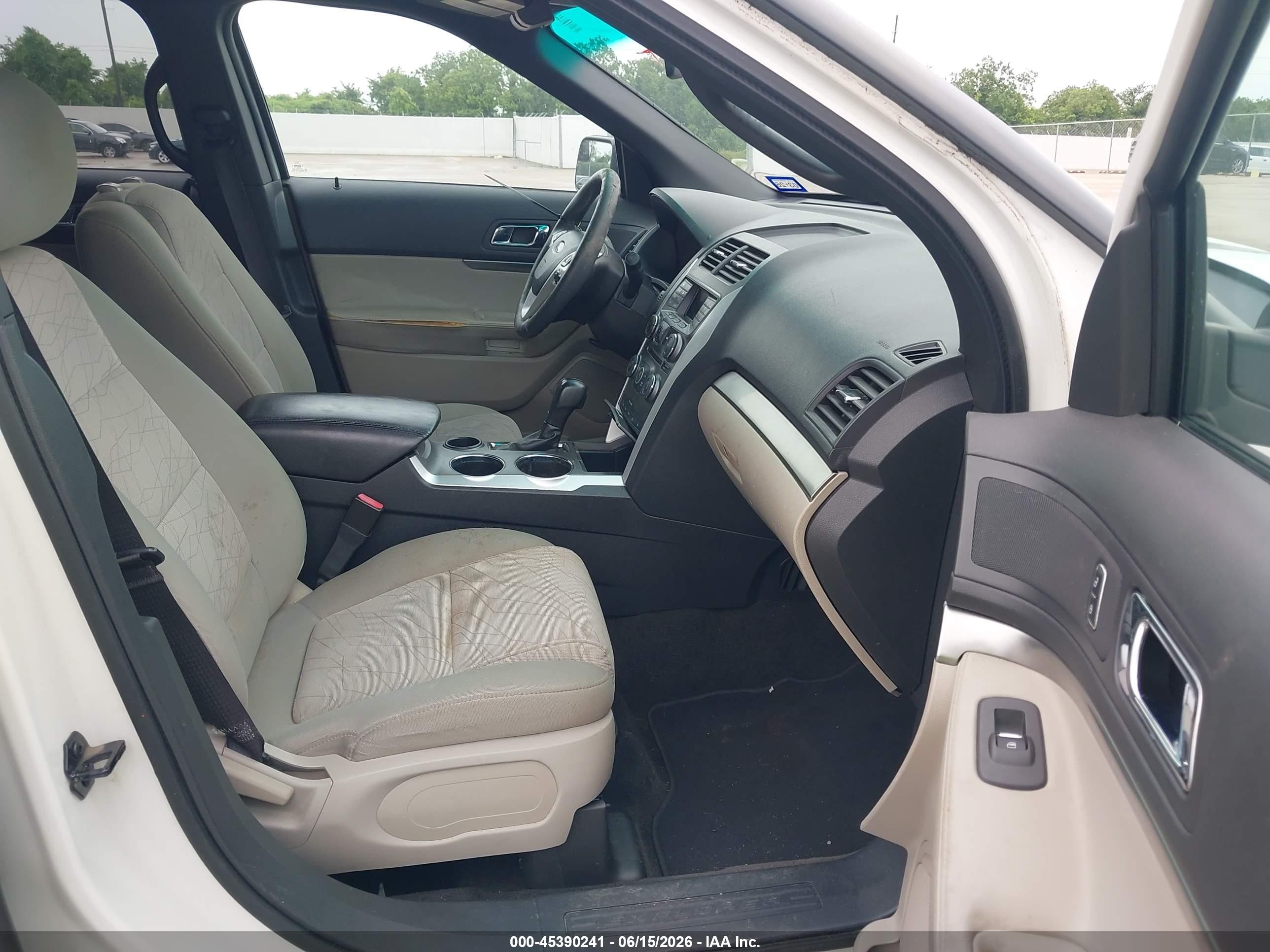 2012 Ford Explorer   White vin: 1FMHK7B80CGA65169