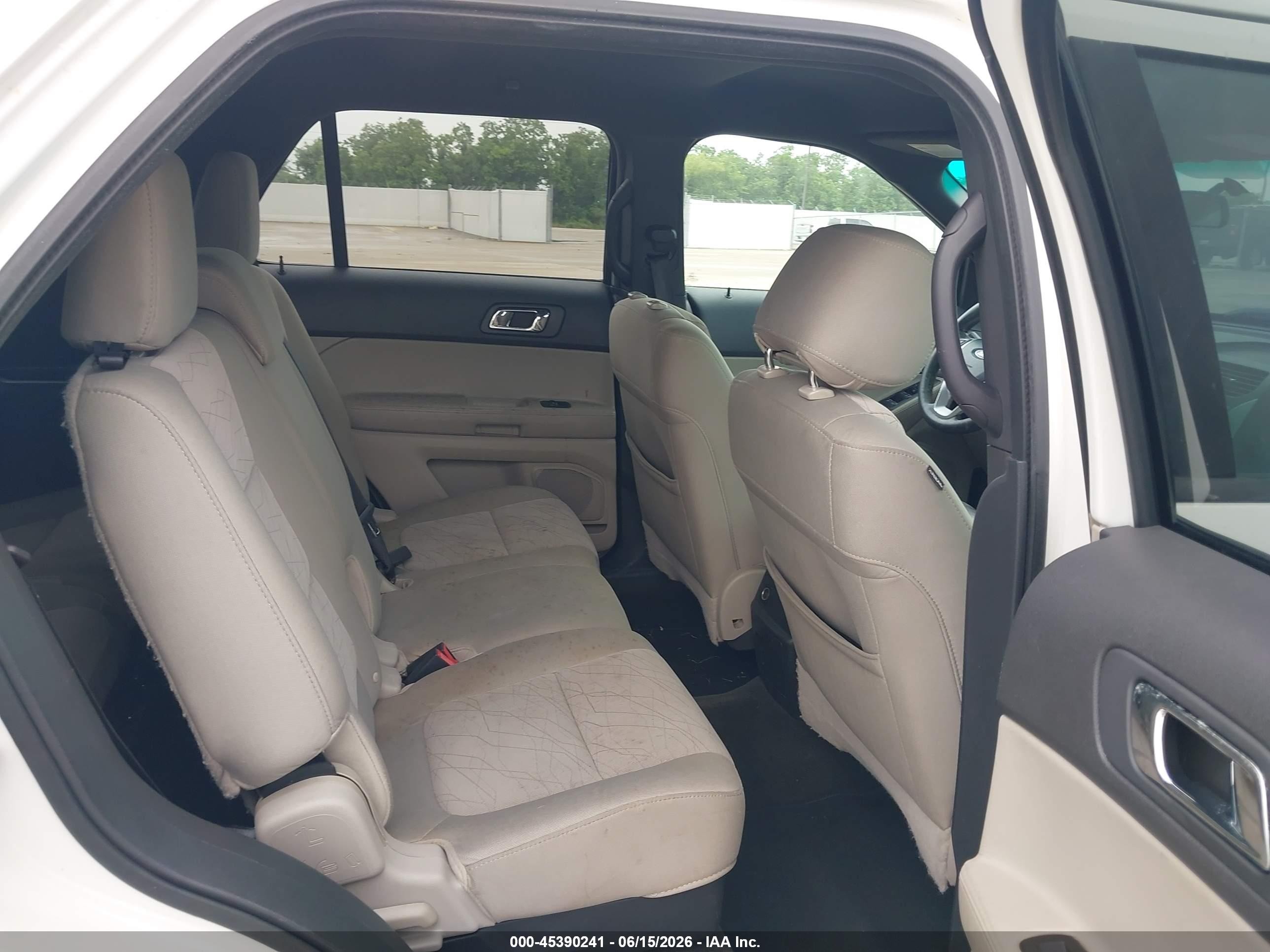 2012 Ford Explorer   White vin: 1FMHK7B80CGA65169