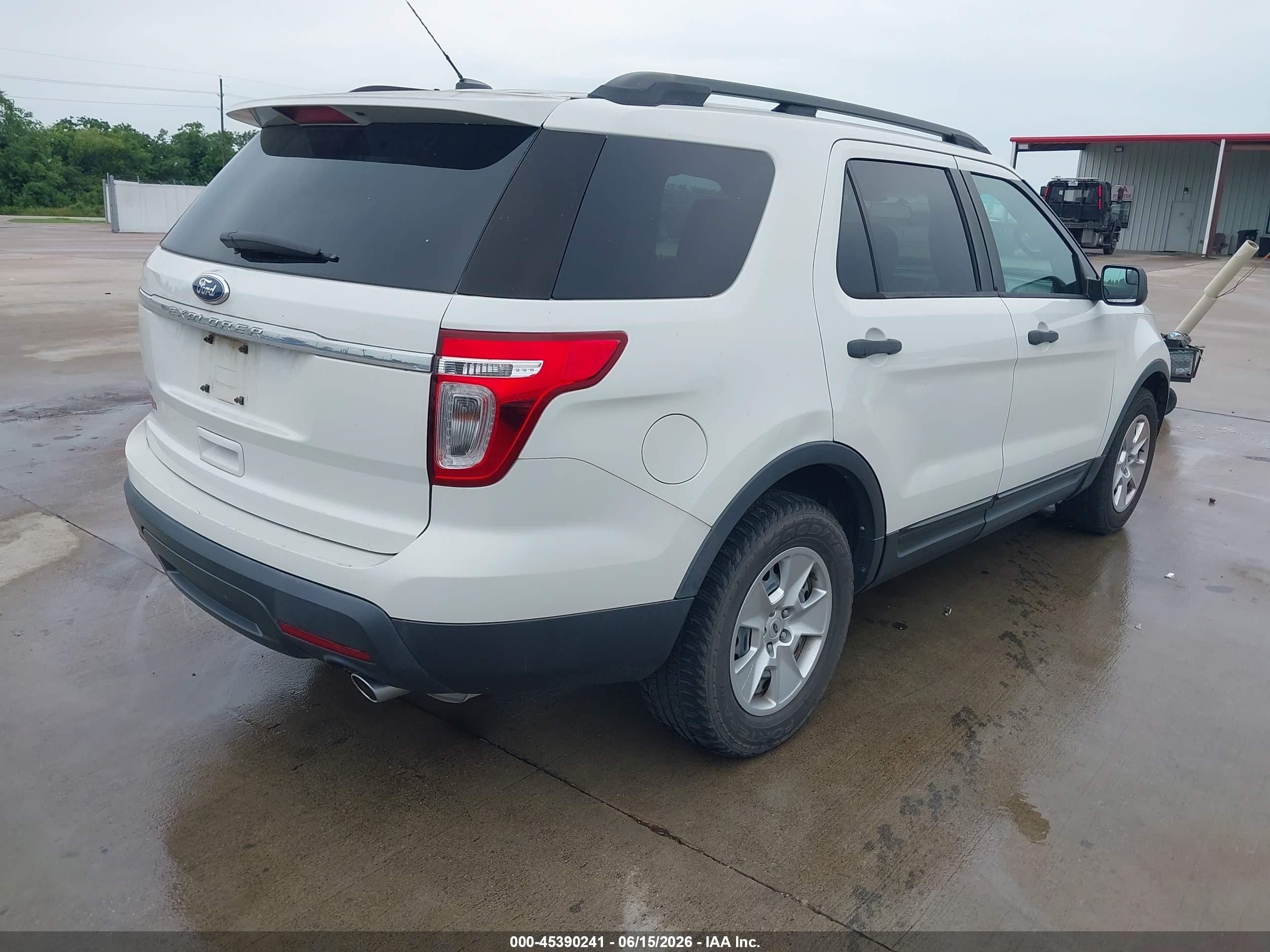 2012 Ford Explorer   White vin: 1FMHK7B80CGA65169