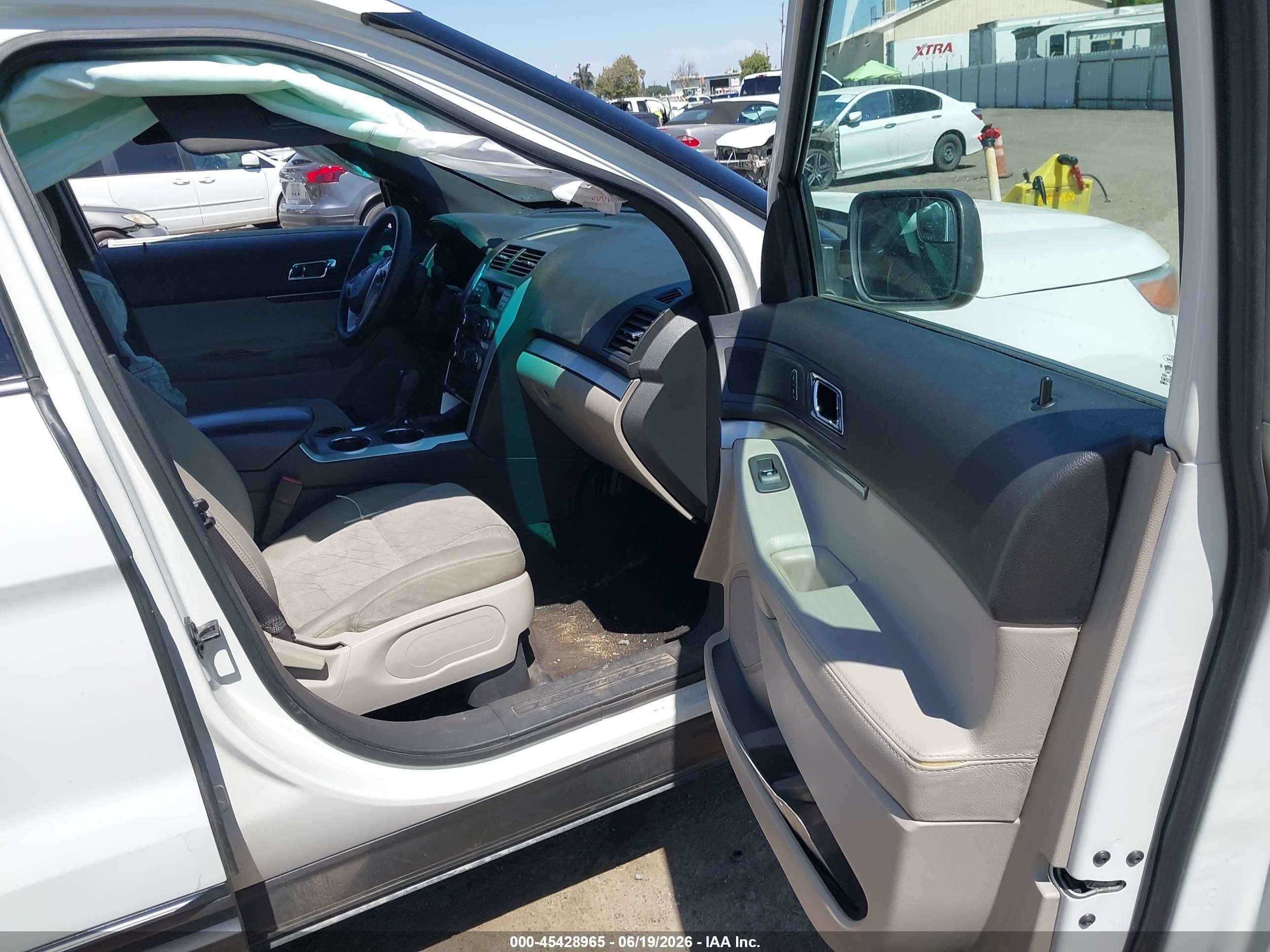 2012 Ford Explorer   White vin: 1FMHK7B85CGA52451
