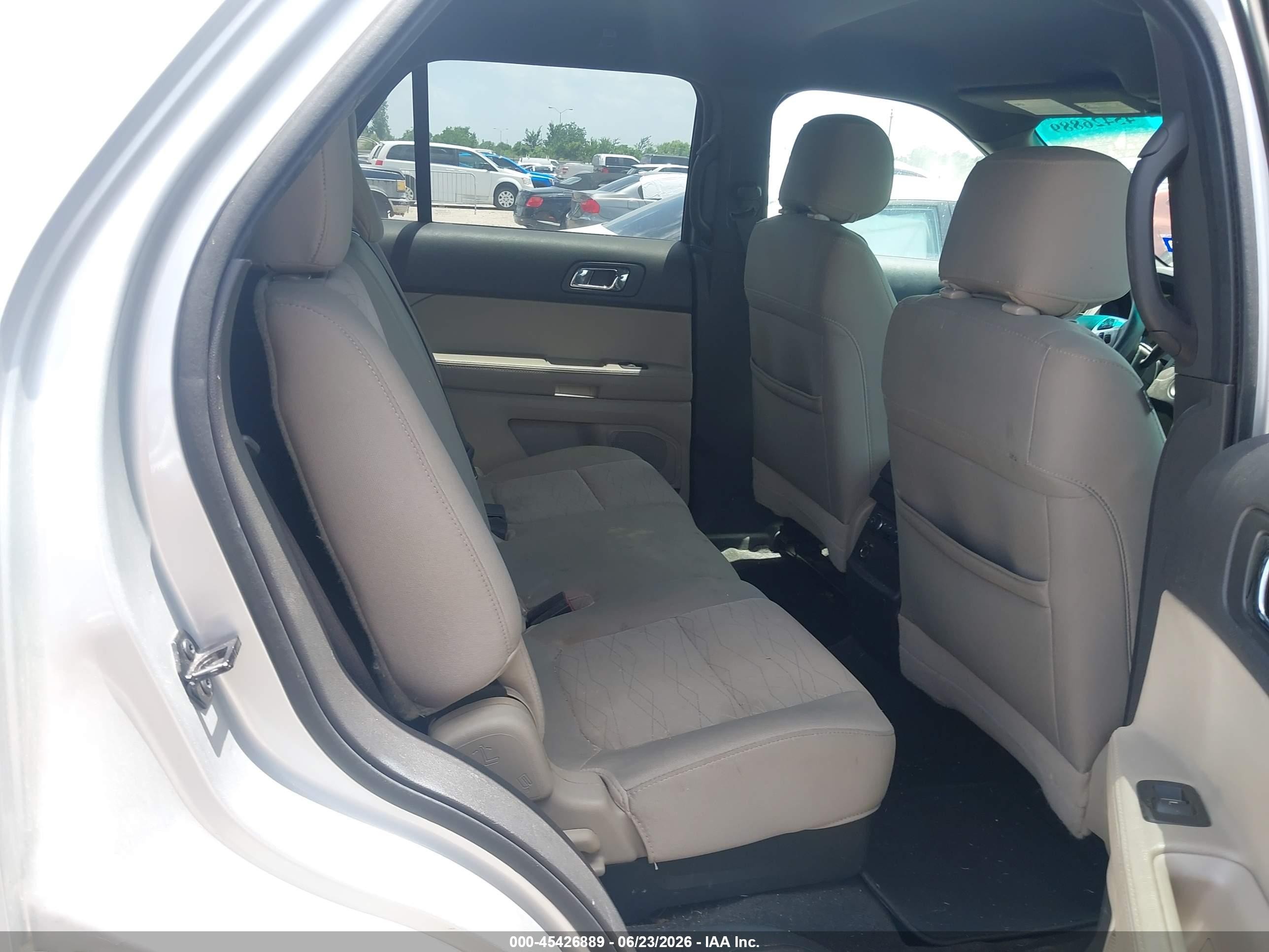 2012 Ford Explorer   Silver vin: 1FMHK7B85CGA82503