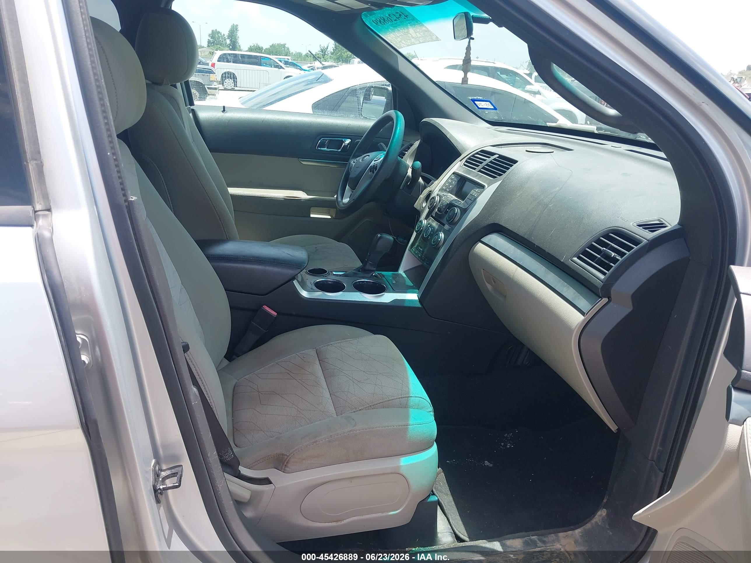 2012 Ford Explorer   Silver vin: 1FMHK7B85CGA82503