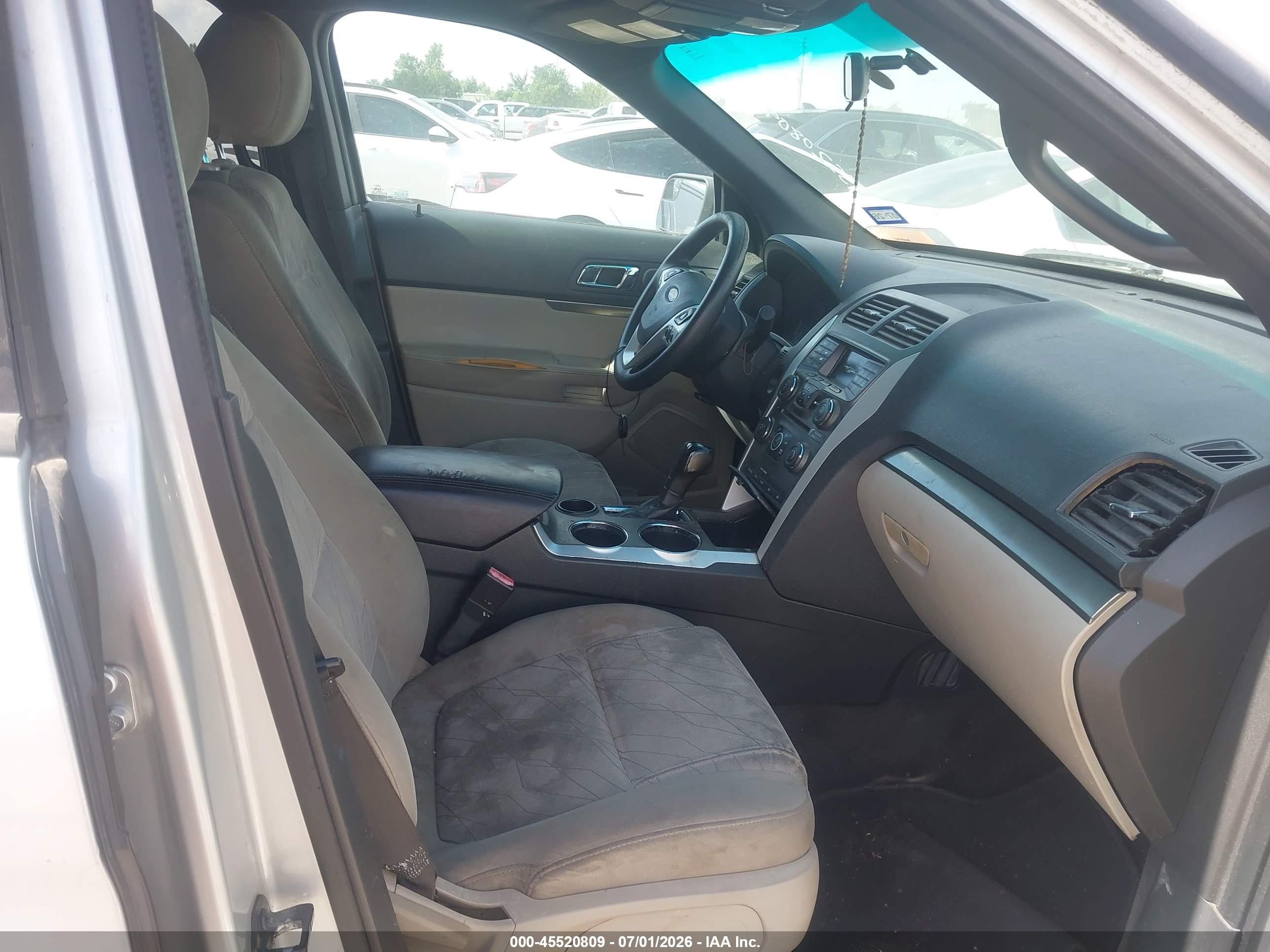2012 Ford Explorer   Silver vin: 1FMHK7B85CGA96448