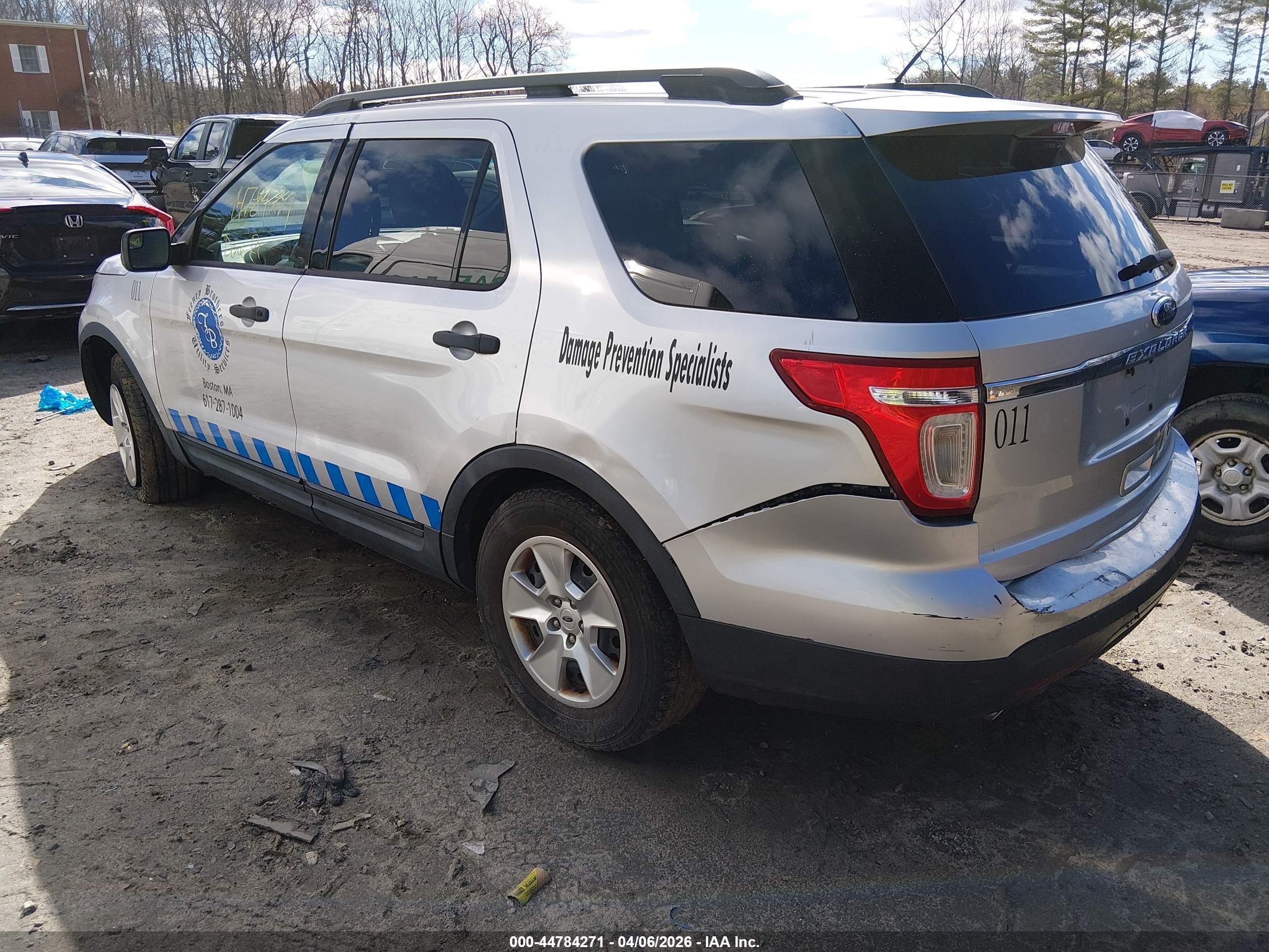 2011 Ford Explorer   Silver vin: 1FMHK7B88BGA89329