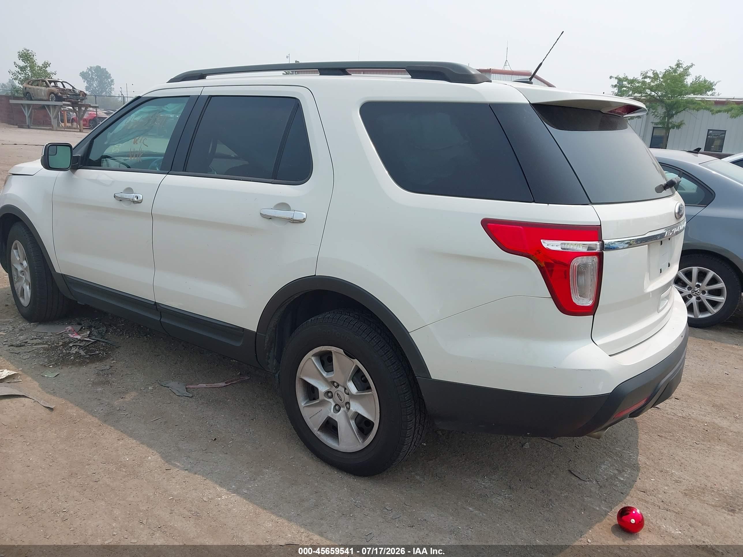 2012 Ford Explorer   White vin: 1FMHK7B88CGA51746